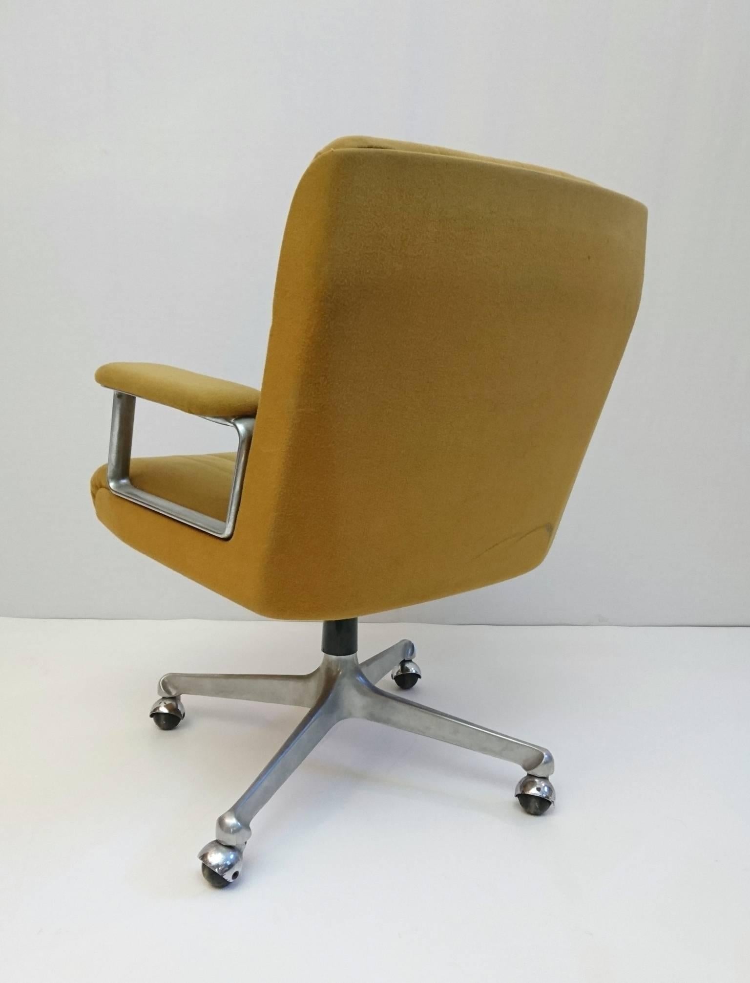 Italian Desk chair P 125 by Osvaldo Borsani for Tecno