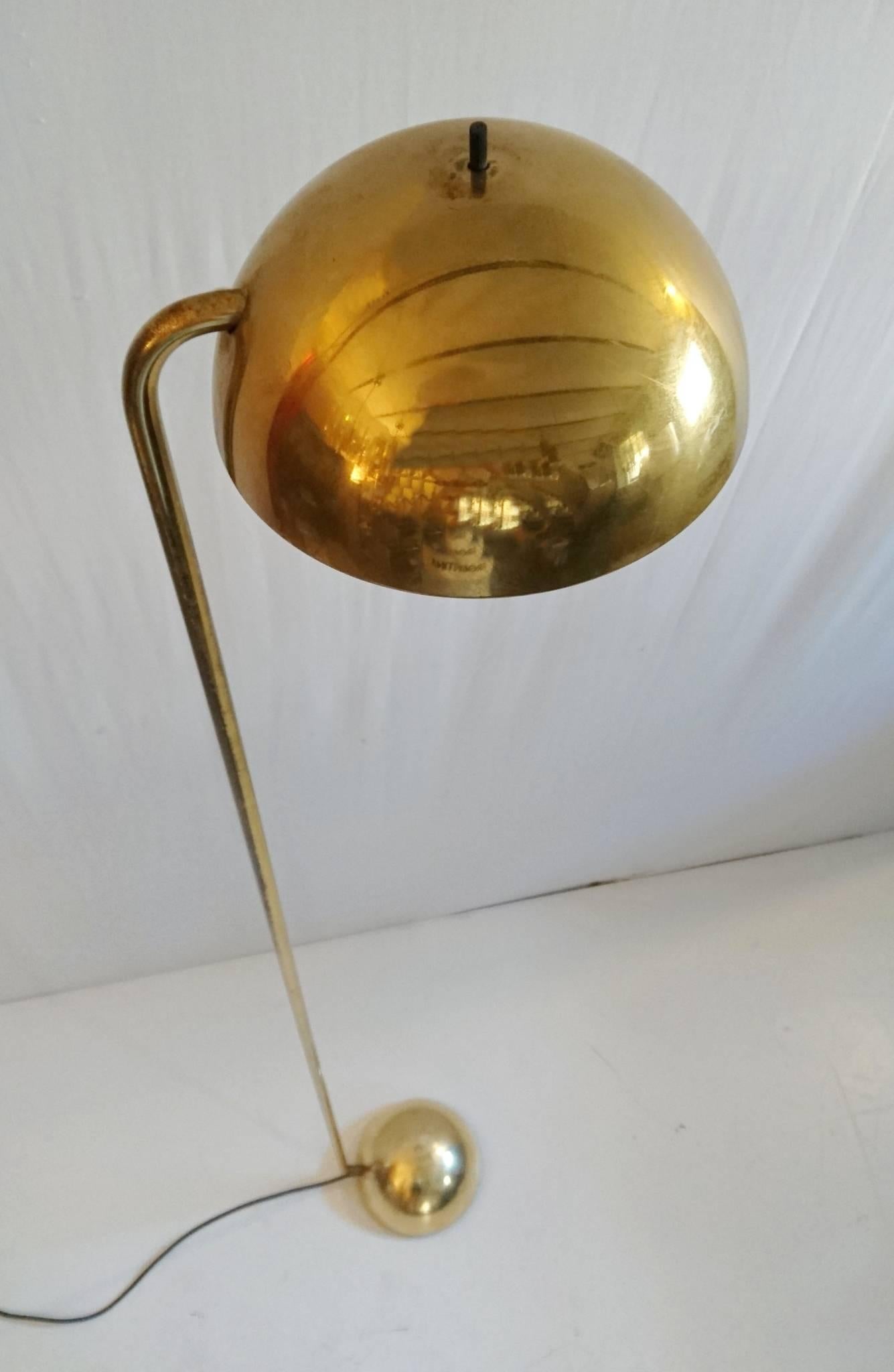 Tall Italian 1980s floor lamp in brass, designed by Barbieri and Marianelli for Tronconi. Lamp has a heavy base and is quite sturdy. The actual lamp can be rotated to point upwards as well as downwards. Rewired with dimmer switch.