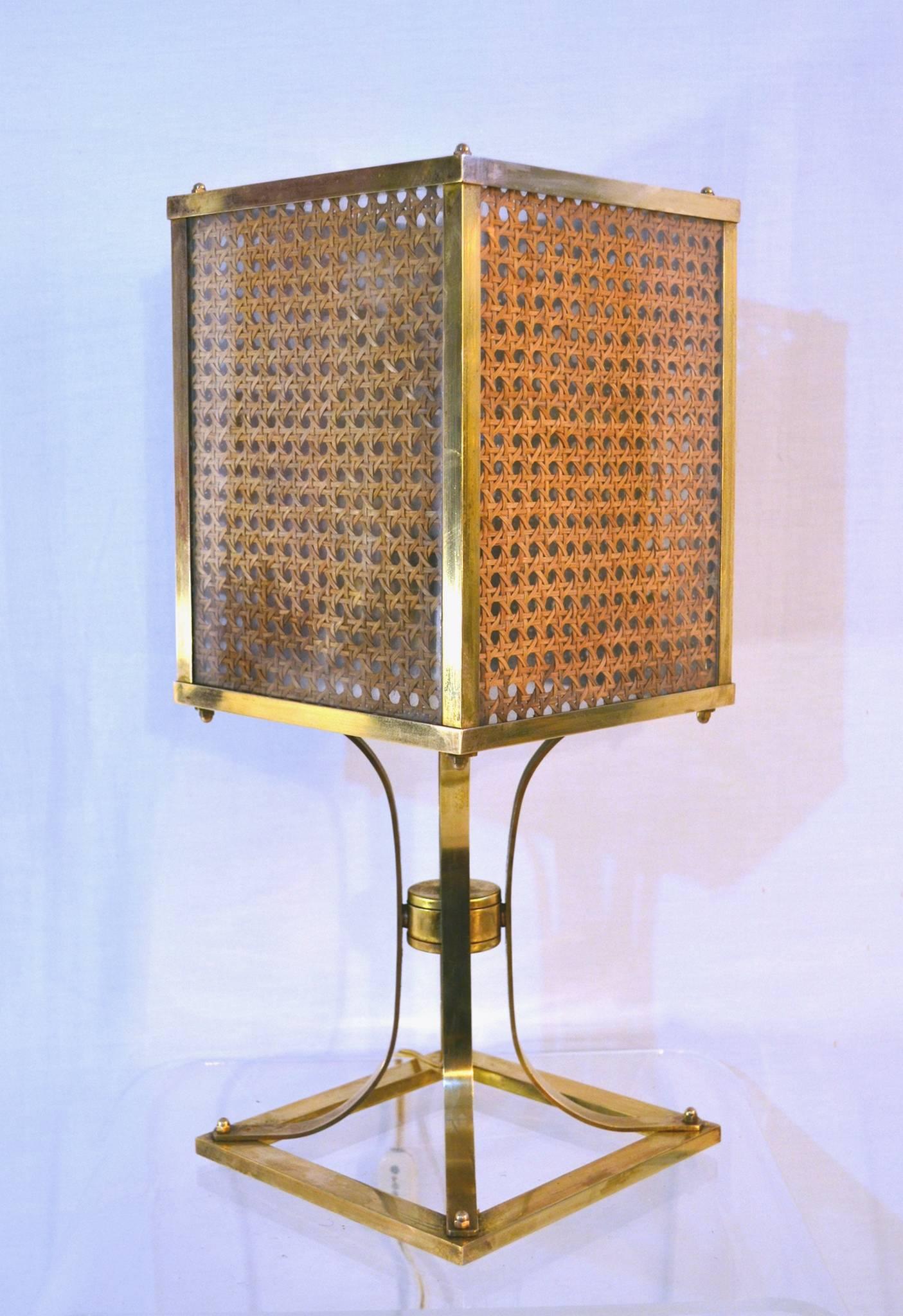 Brass Lucite and Rattan Table Lamp Italy 1970s  In Excellent Condition In Albano Laziale, Rome/Lazio