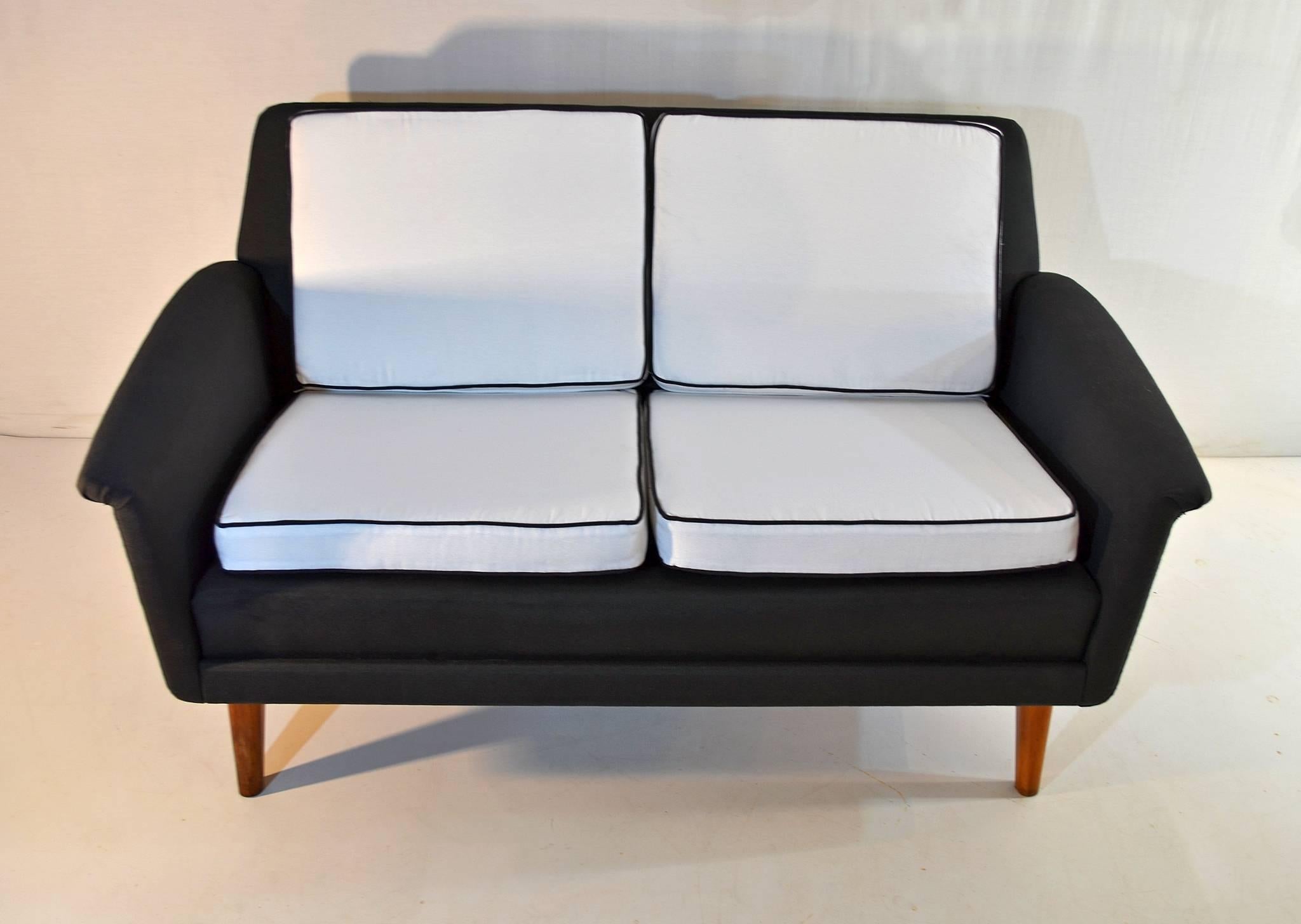 This sofa was produced by Ljungs Industries for DUX and designed by renowned designer Folke Ohlsson. The sofa has recently been professionally reupholstered in a black and white fabric. In very good condition. Measure: Seat height ca 45cm.
