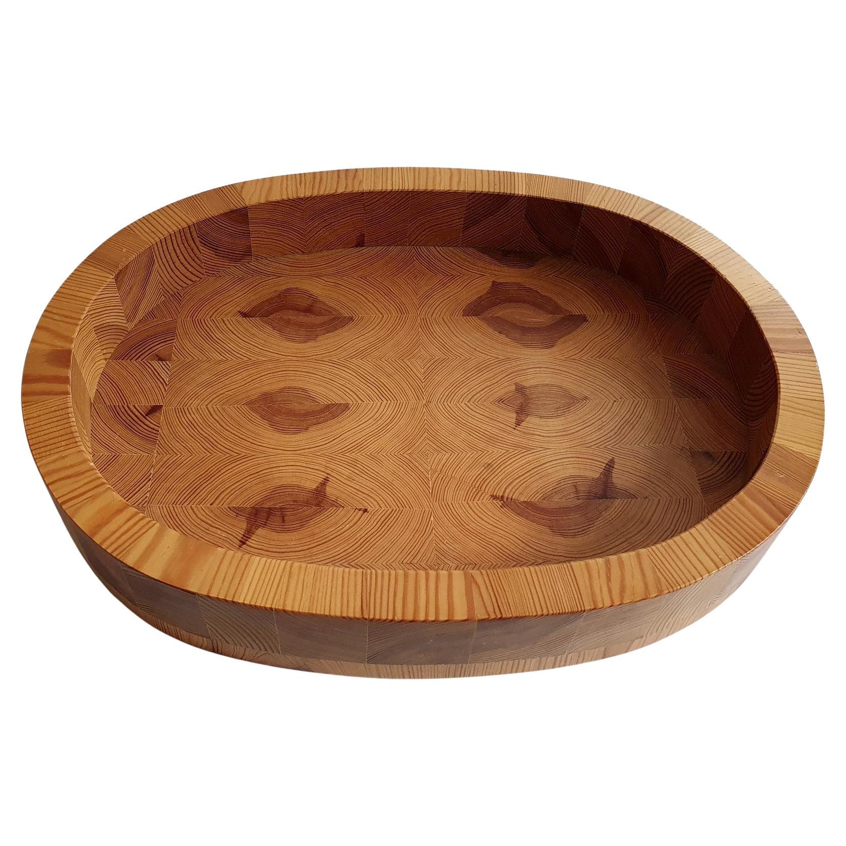 A large handcrafted oval bowl made from pine in Sweden during the early 1970s. In very good condition. Excellent for serving bread or fruit out of for instance. Well represents the Scandinavian Kinfolk Bohemian style and movement.
