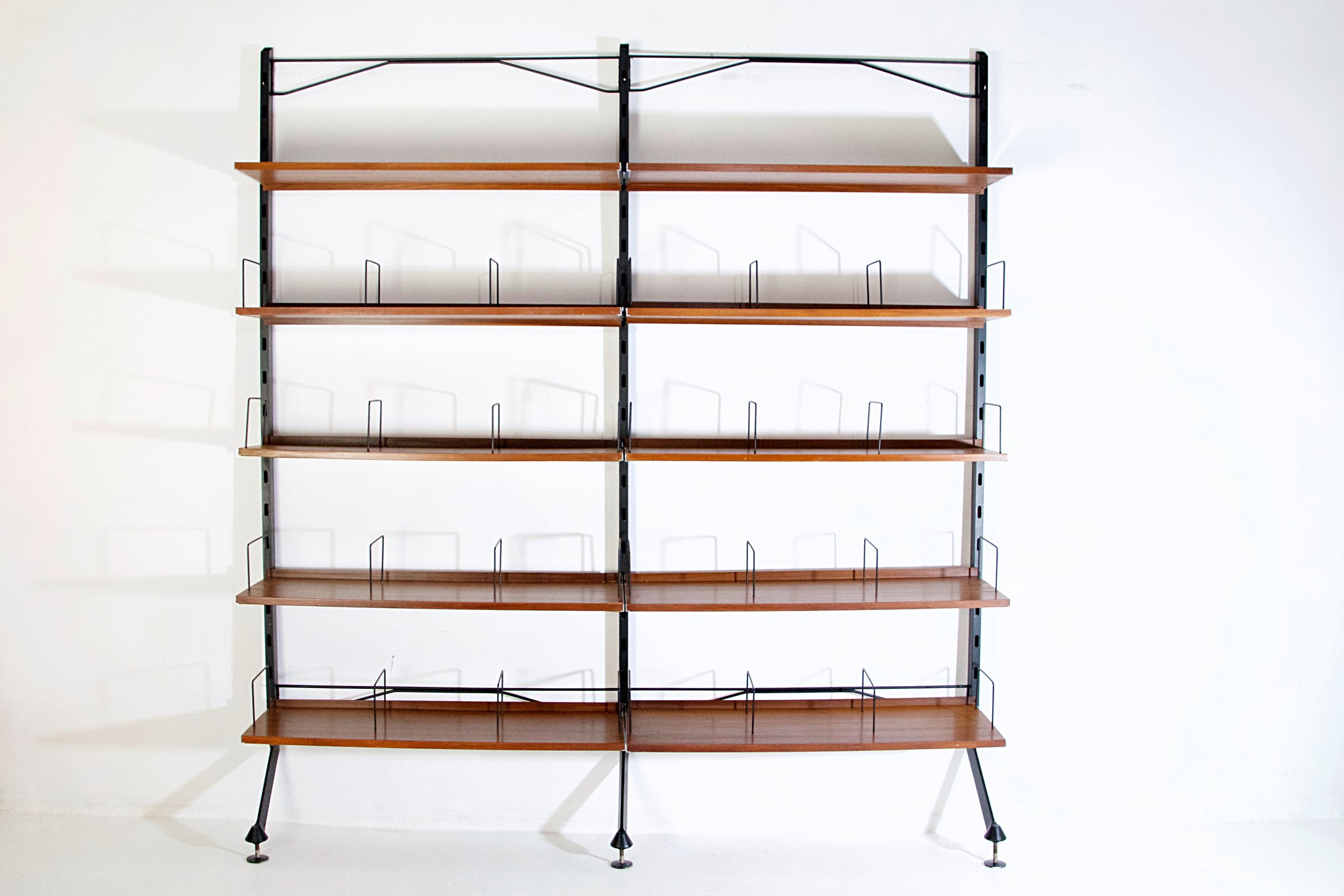 Wall unit designed by Ico Parisi 1958 for MiM, Rome. All shelves are adjustable in height and also has moveable stands for books which are adjustable. The unit is designed to lean on a wall. It has holes so it can be fastened in a wall.

Expertise