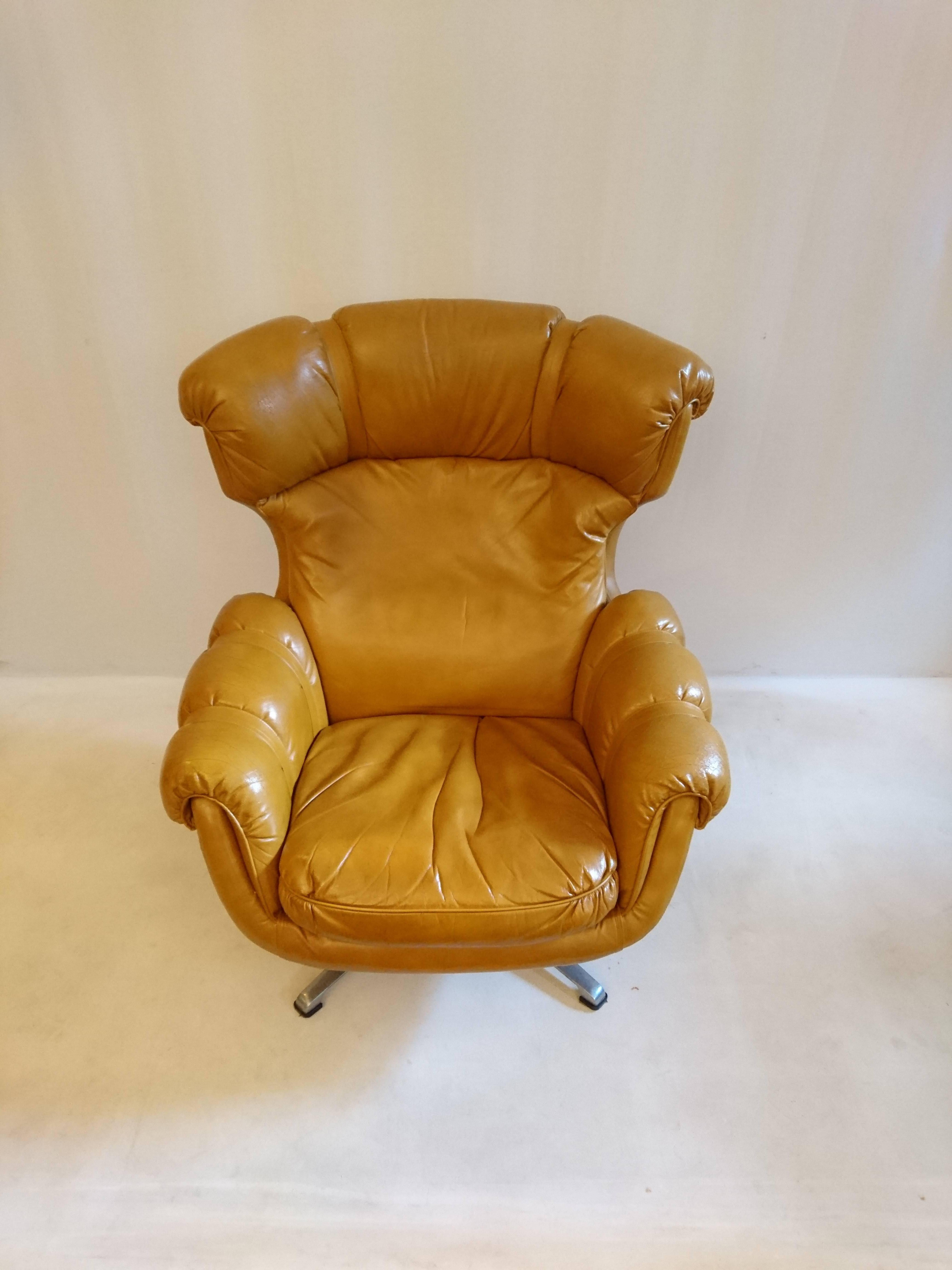 Egg Shaped Swivel Armchair, 1970 1