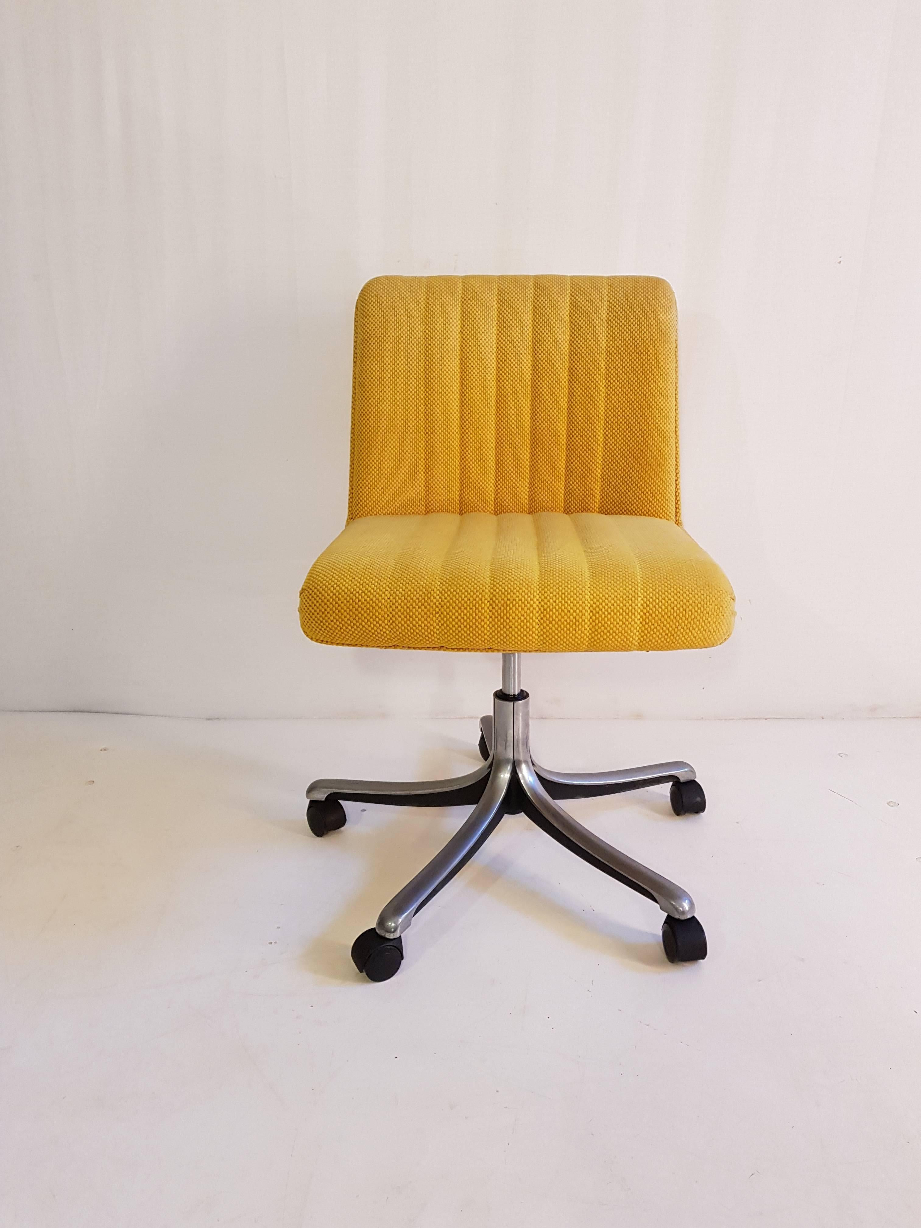 Mid-Century Modern Swivel Desk Chair P126 by Osvaldo Borsani for Tecno