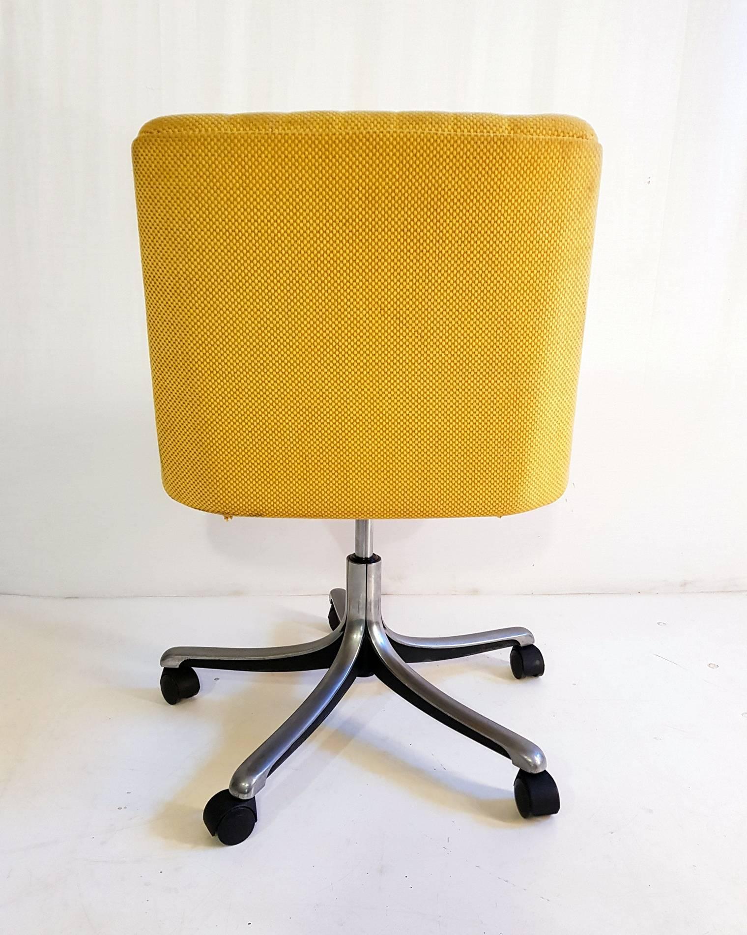 Italian Swivel Desk Chair P126 by Osvaldo Borsani for Tecno