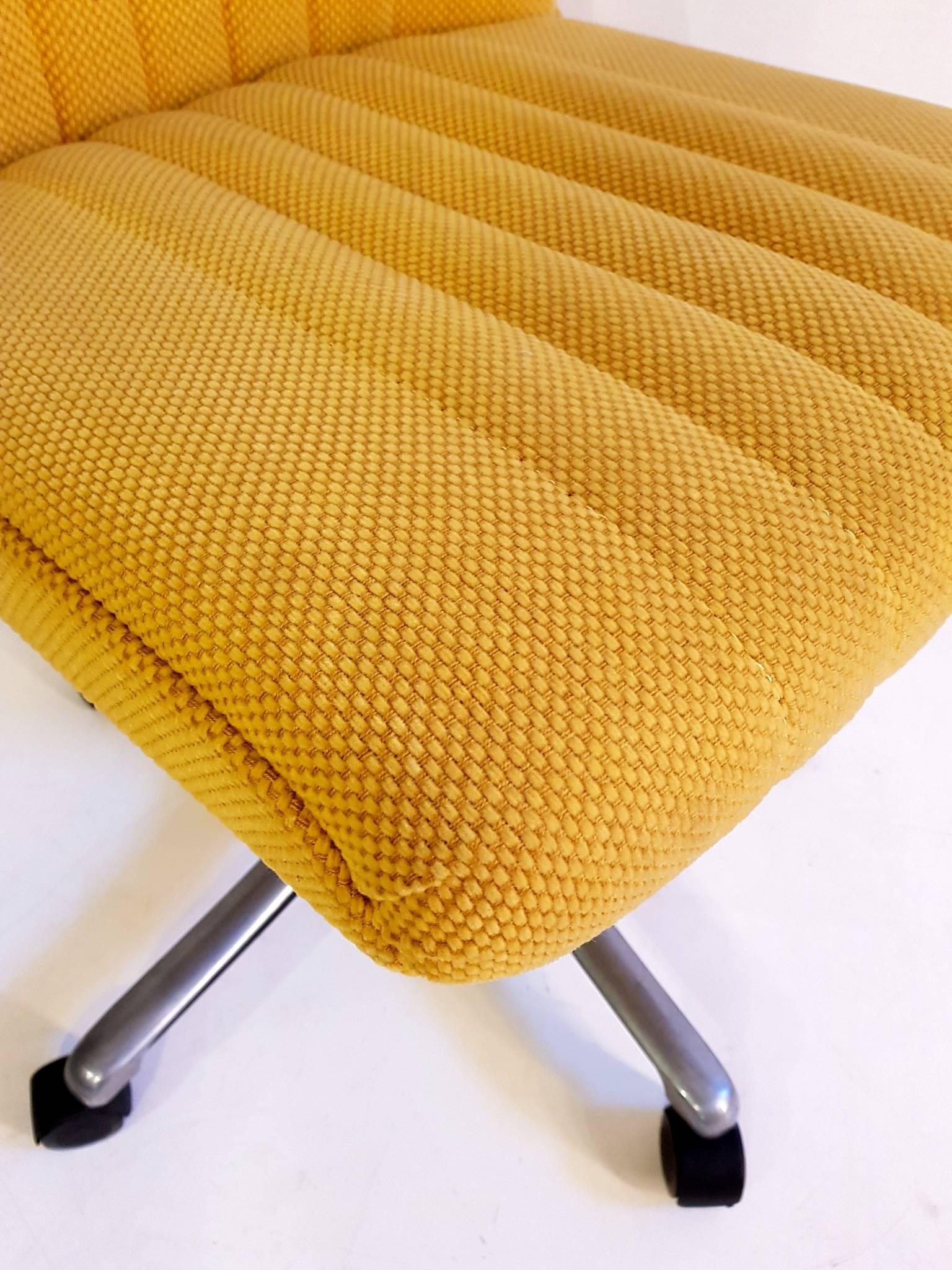 Swivel Desk Chair P126 by Osvaldo Borsani for Tecno In Excellent Condition In Albano Laziale, Rome/Lazio