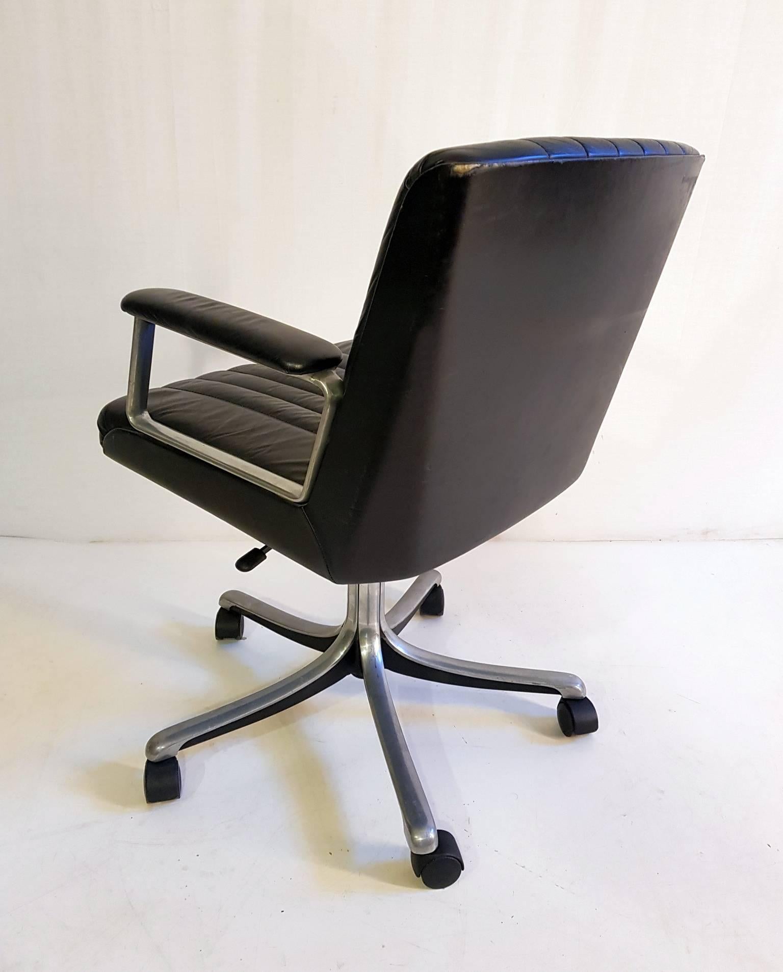 Mid-Century Modern Swivel Desk Chair P126 by Osvaldo Borsani for Tecno