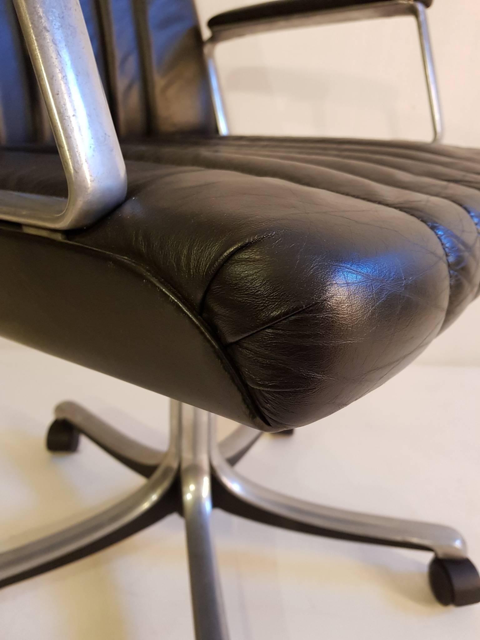 Italian Swivel Desk Chair P126 by Osvaldo Borsani for Tecno