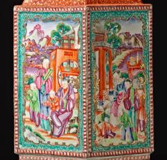 Beautiful Jiaqing Period Pair of Rhomboid Porcelain Vases with Cover