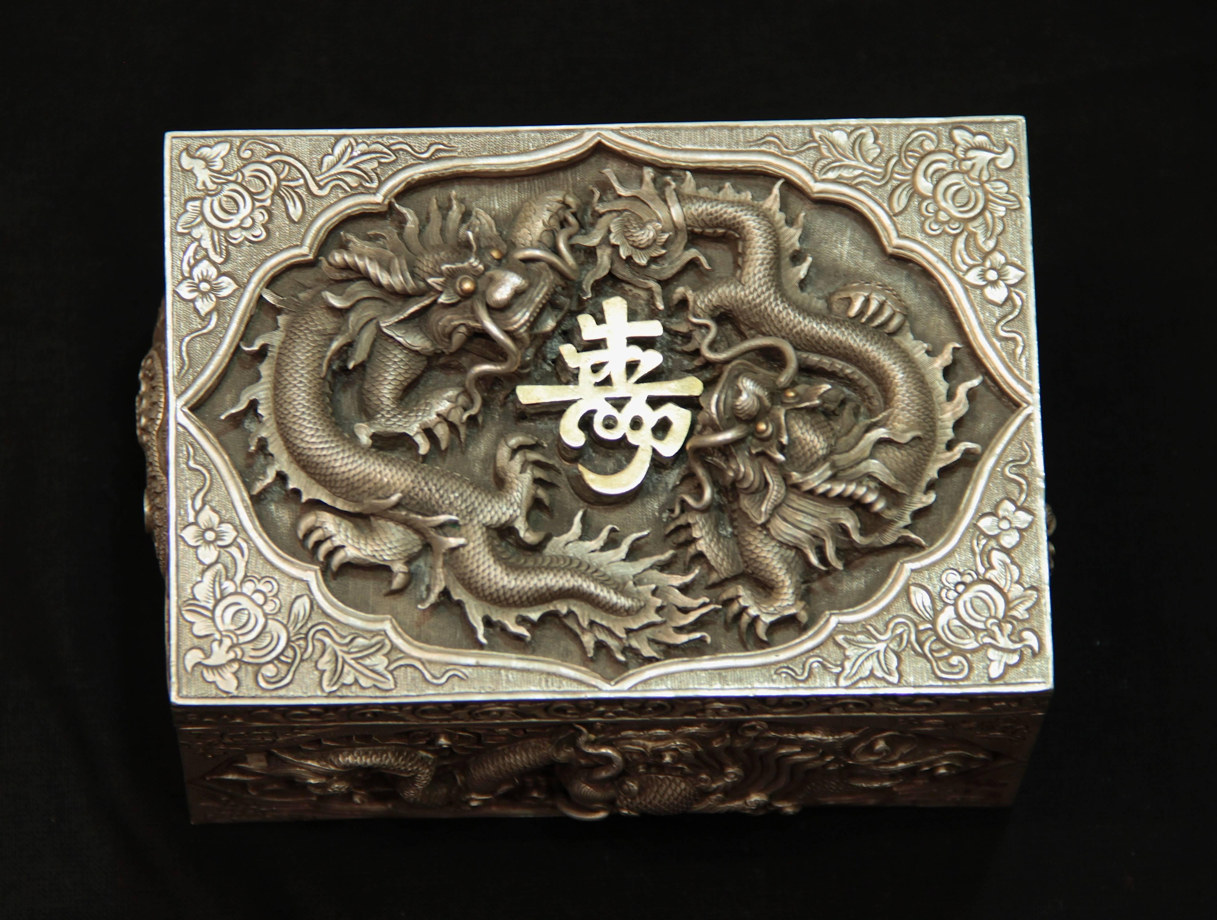Qing Beautiful Chinese Silver Box For Sale