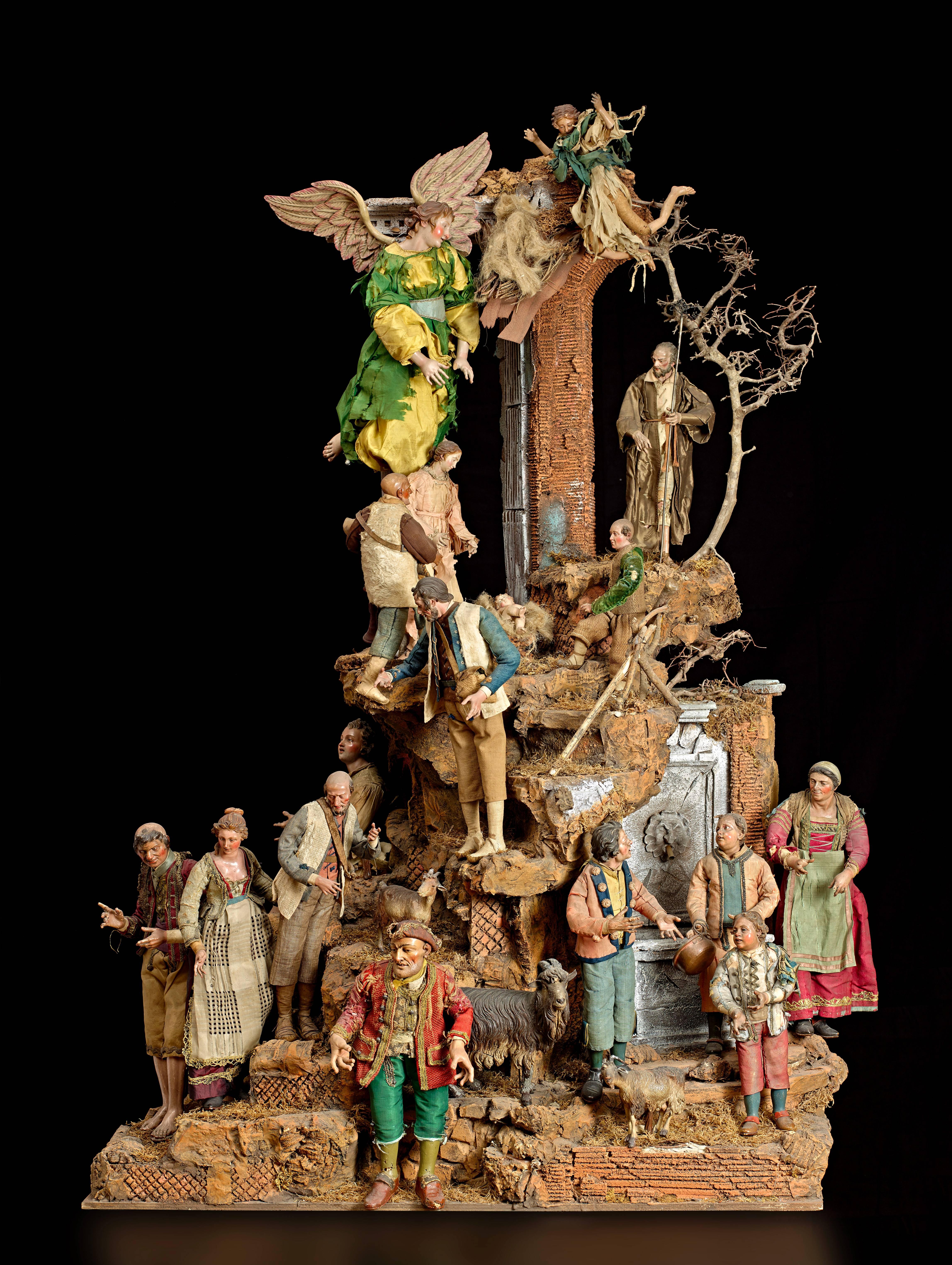 Neapolitan Creche with 20 figures.
Naples, Italy, 18th century.
Heads in terracotta, hands and legs in carved wood, tow stuffing, wire and original textiles.
Measures: 120 x 100 x 80 cm.

Although the first historical data of the visual
