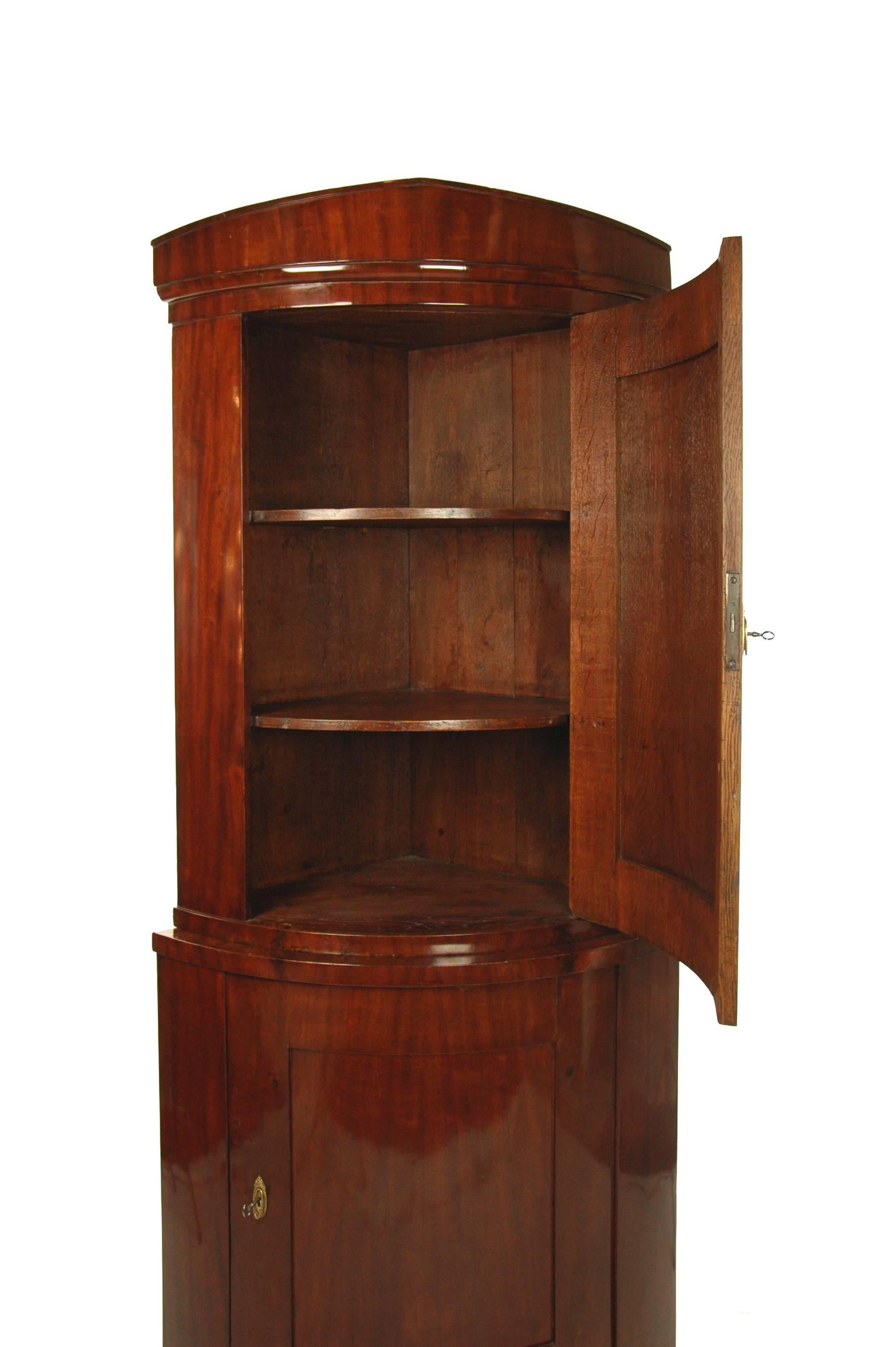 Mahogany veneered,
circa 1830-1840
 Two-part.
Closed form.
Curved body.
Triangular gable.
Restored state.
Shellac hand polish.
Measures: Height 220 cm, depth 68 cm, width 68 cm.

I dispatch by air in safe wood boxes only. So no need to