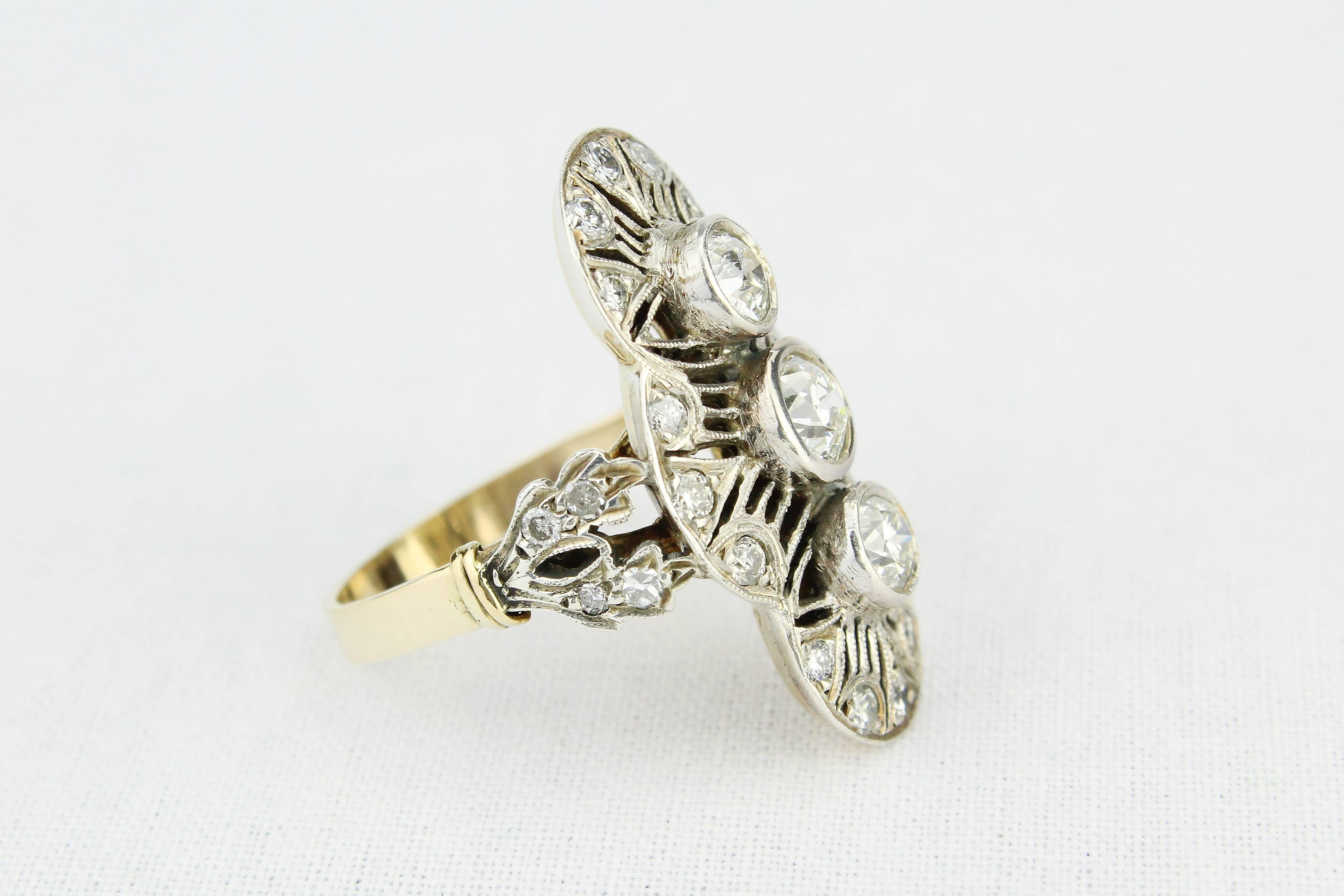Art Deco Ring with Brilliants, 14-Karat White Gold In Good Condition For Sale In Muenster, NRW