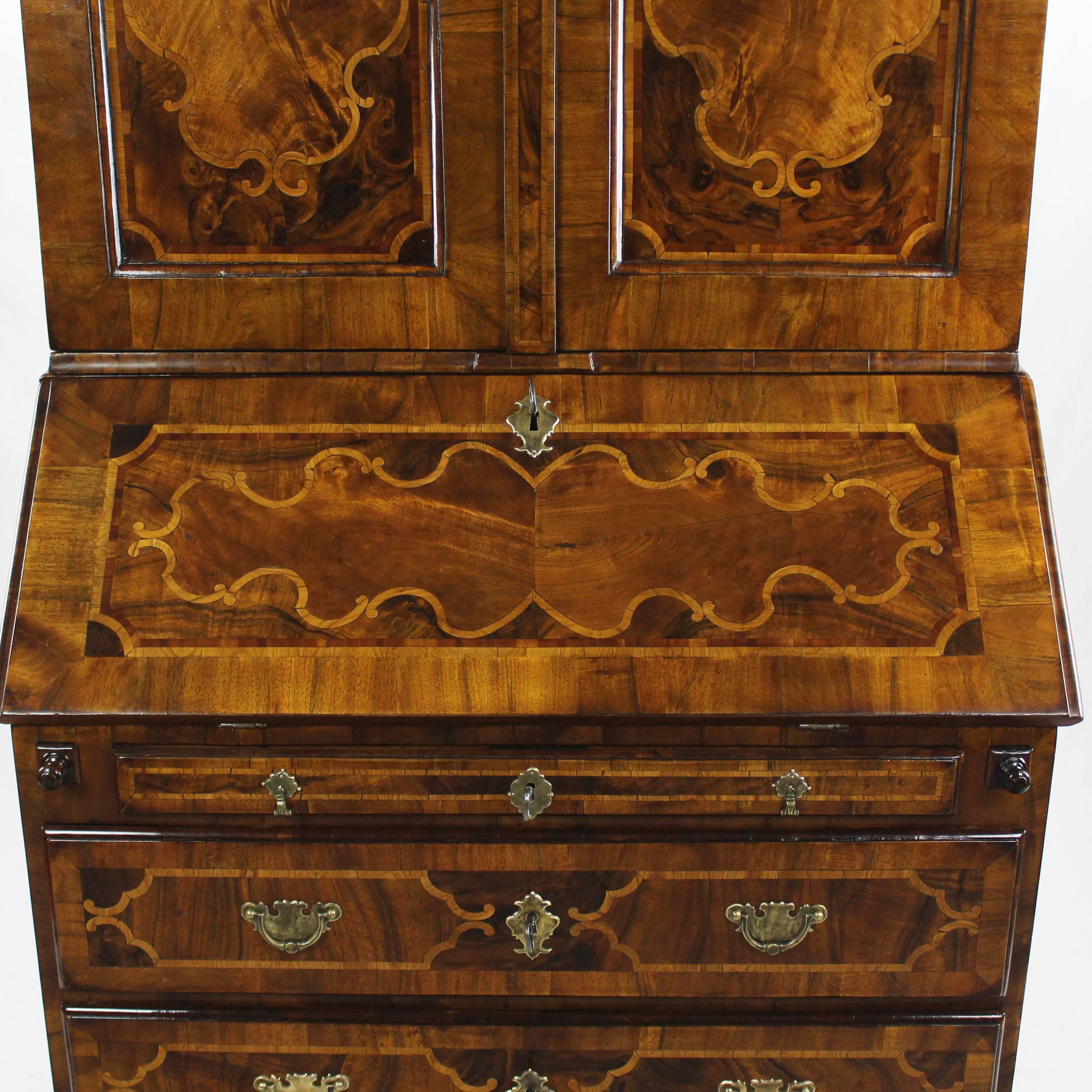 18th Century Baroque Secretary, Walnut-Tree and Nut Root Wood Veneered In Excellent Condition In Muenster, NRW