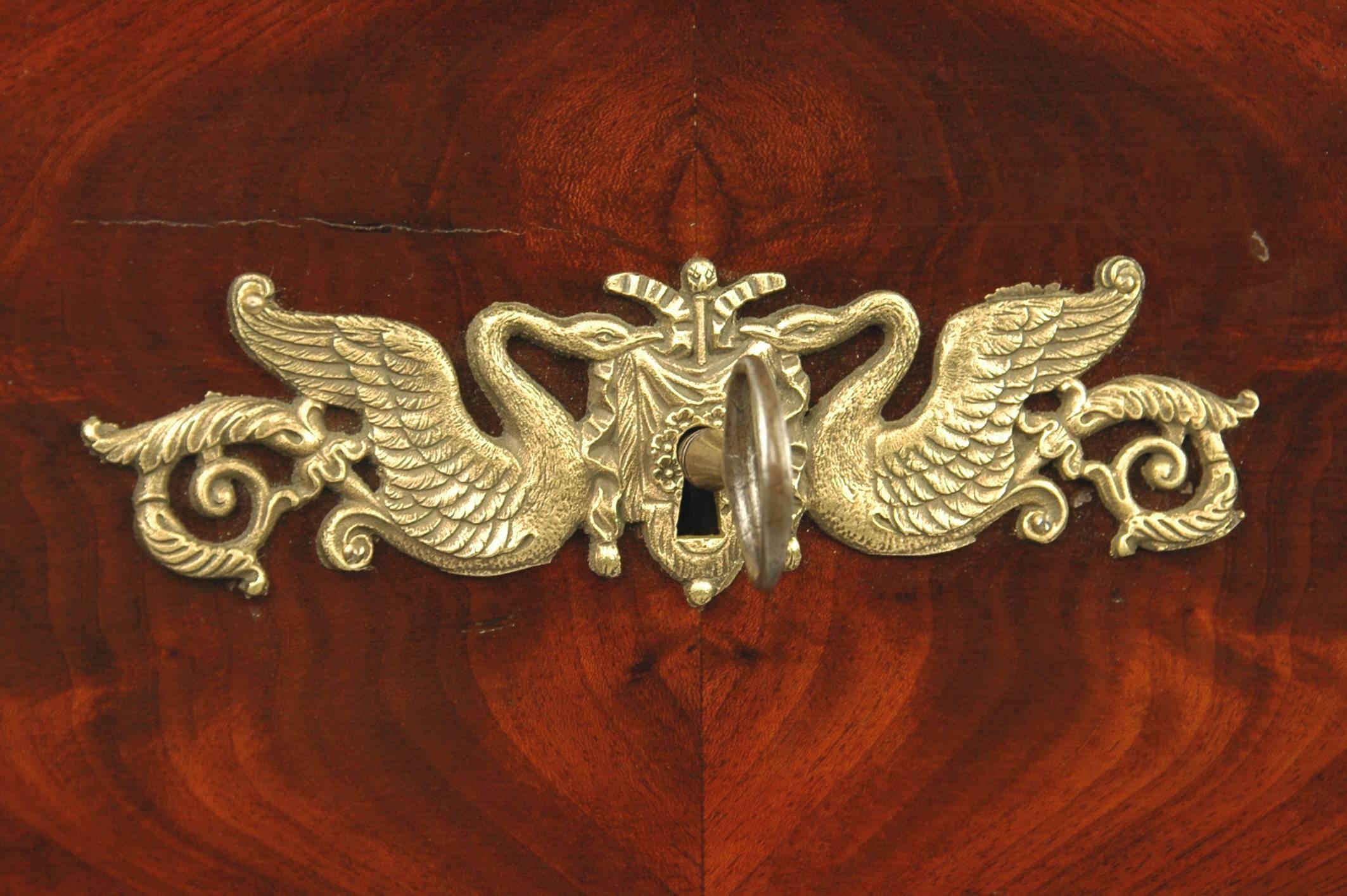 Empire Chest of Drawers, Mahogany on Oak Body Veneered, France, circa 1810 In Good Condition For Sale In Muenster, NRW