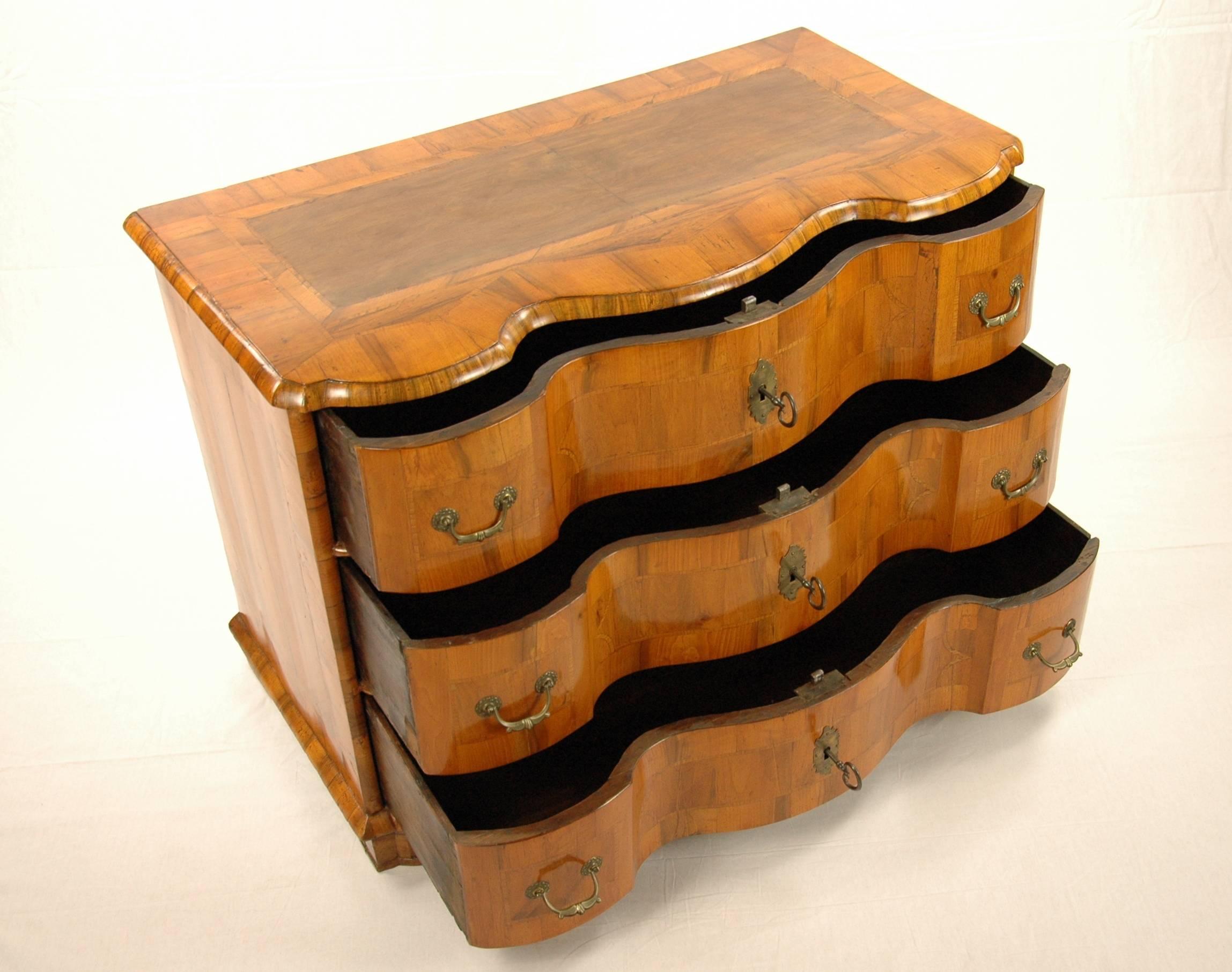 Baroque Chest of Drawers, Walnut-Tree, circa 1760, Inlaid Works, Three Drawers In Excellent Condition In Muenster, NRW