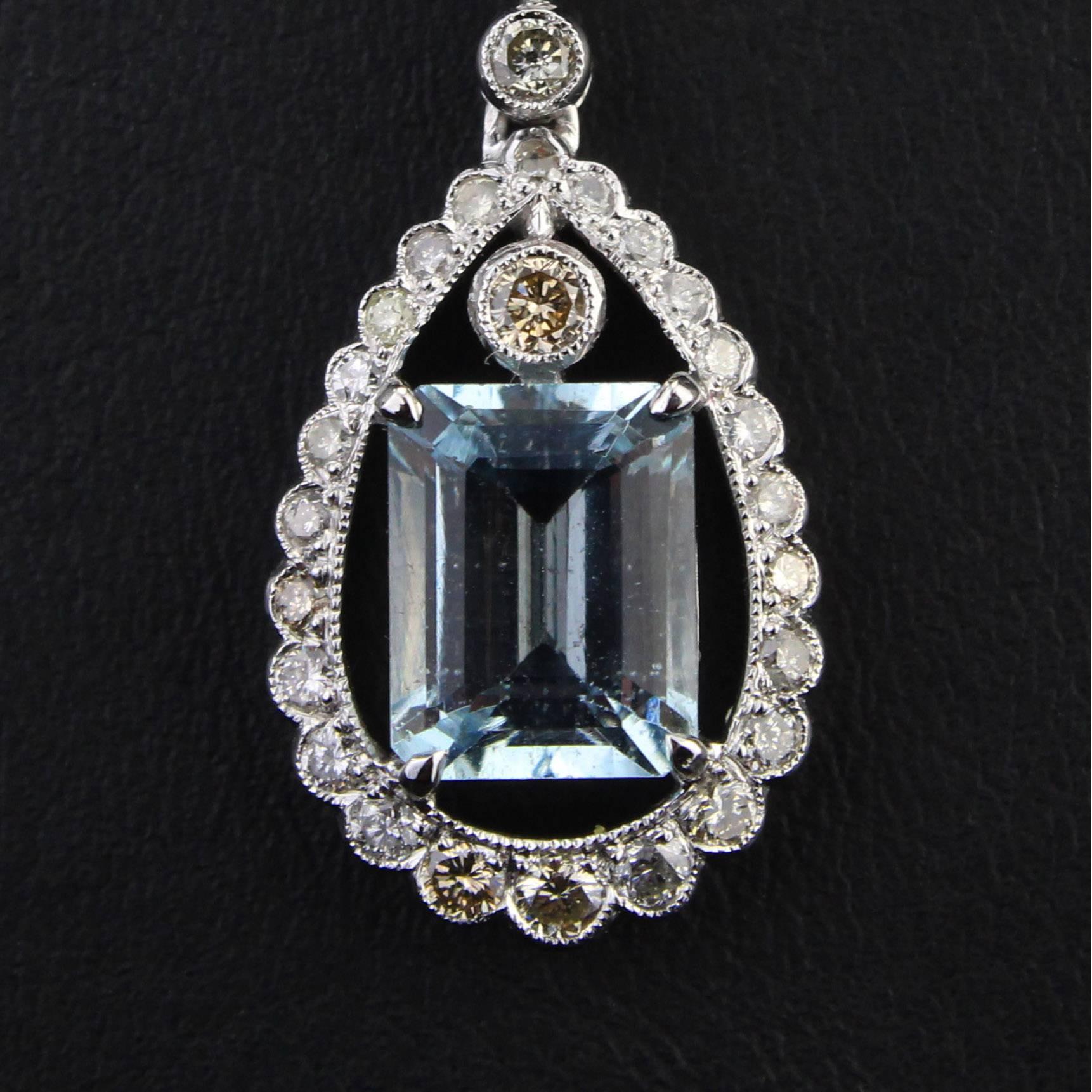 14-Carat White Gold Necklace, circa 1960-1970 with Aquamarine and Diamonds In Excellent Condition In Muenster, NRW