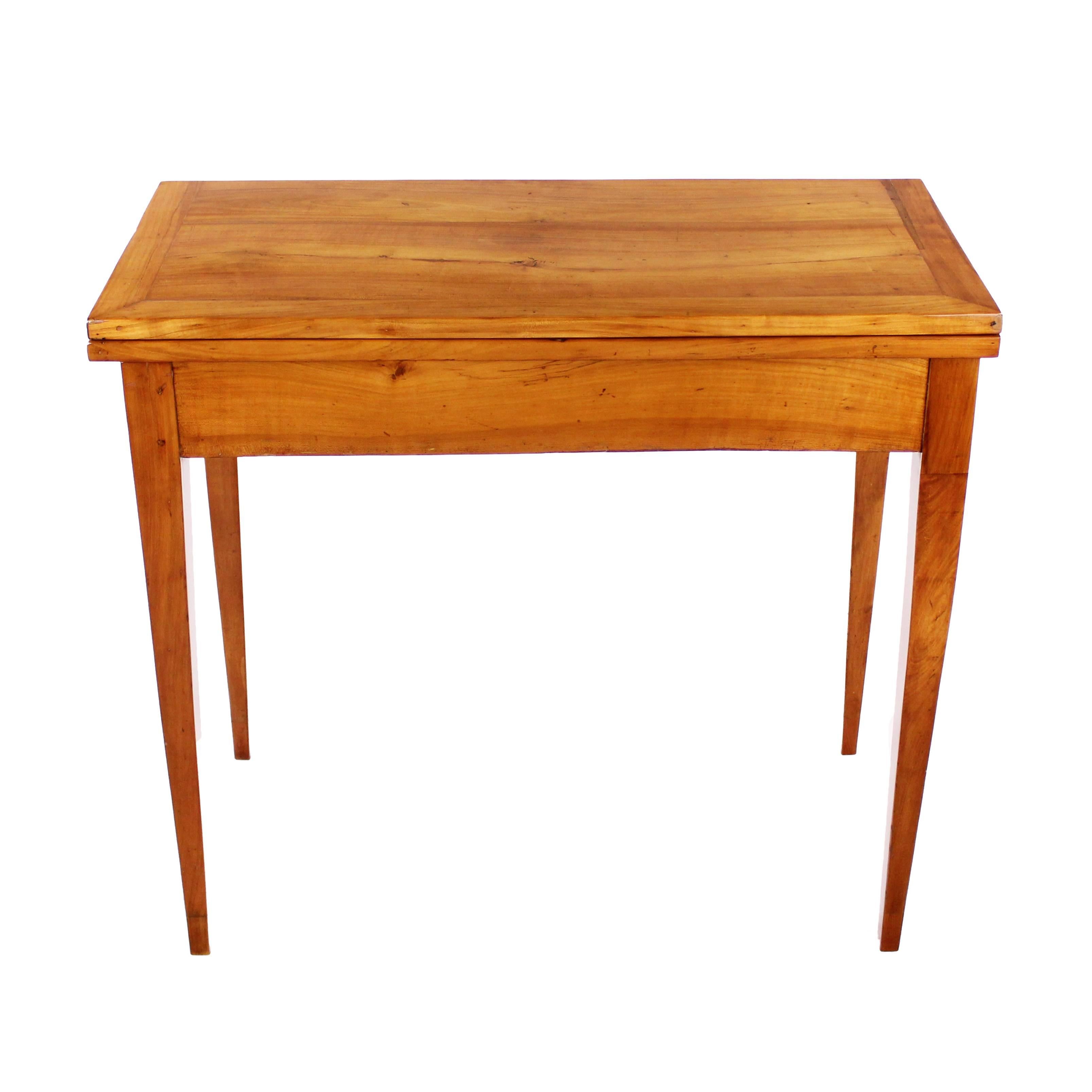 Console table, Biedermeier
Cherry tree, circa 1830-1840
Open and swivelling
Inside with leather
Restored residential-ready state
French shellac hand polish
Height: 76.5 cm, width: 84 cm, depth: 40 and 81 cm

Delivery can be made to your door