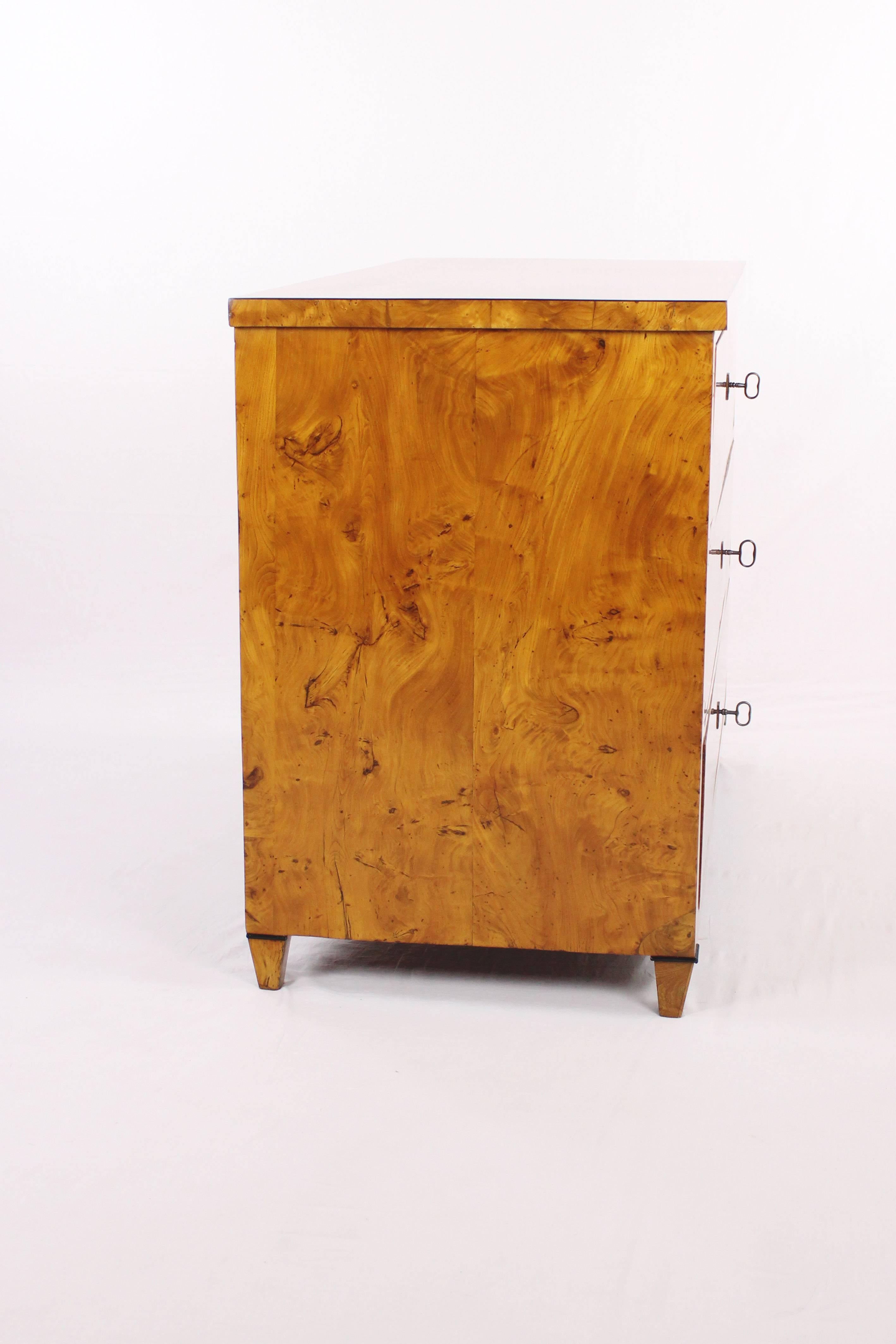 Rare Biedermeier Period Chest of Drawers, circa 1820, Ash Root Wood Veneered 3