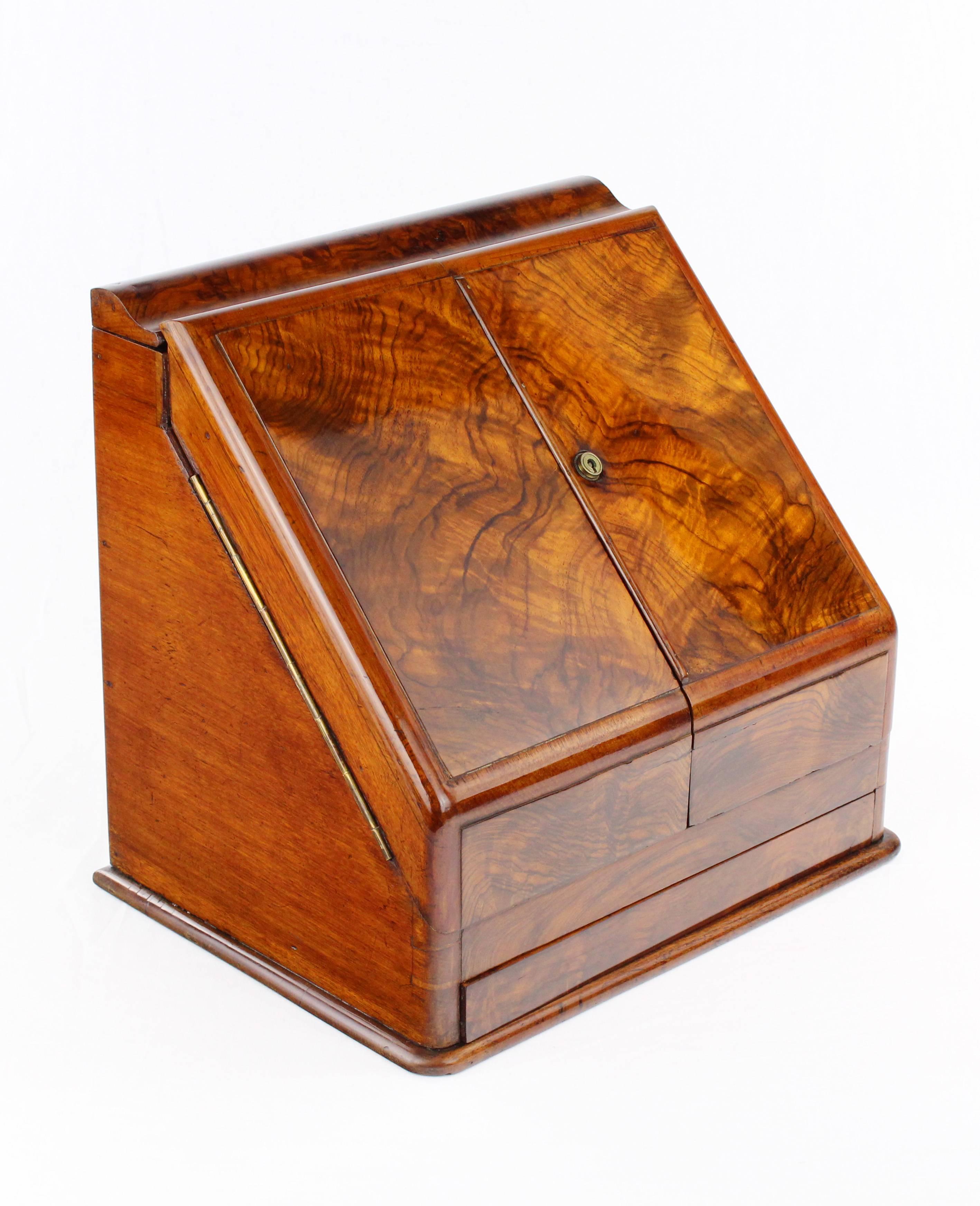 Writing display with date, 
England, circa 1880-1890
Walnut-tree
Openable, nice division with pigeonholes
Ink kegs
Secret compartments and separate small box for stamps
French shellac hand polish
Measures: Height: 32 cm, width: 33 cm, depth: