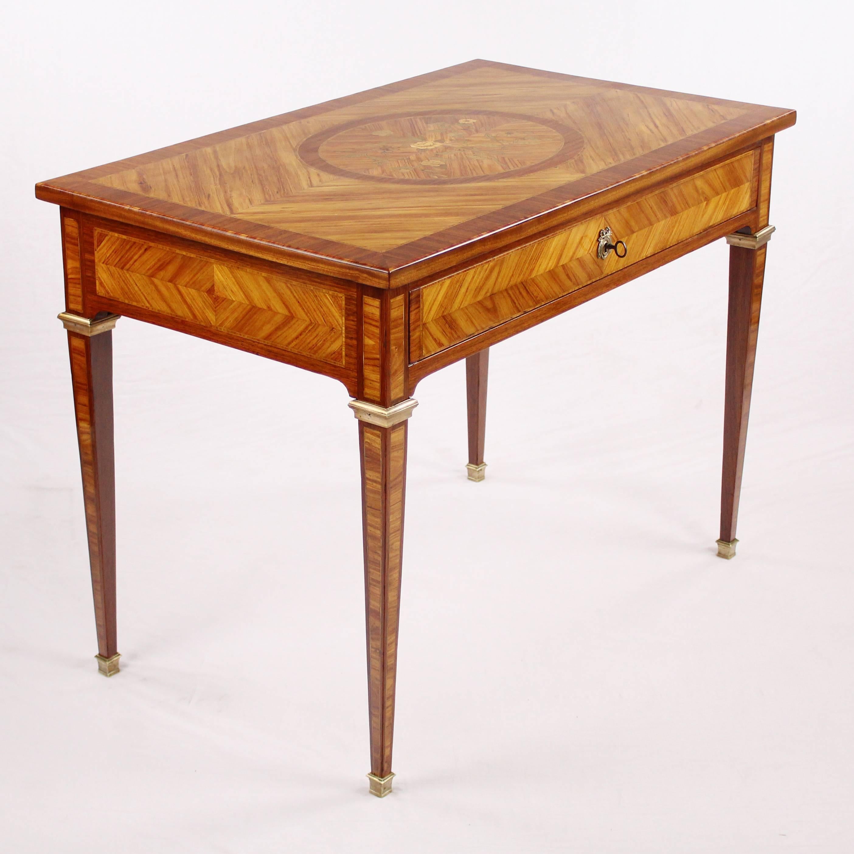Nice Early 19th Century Writing Side Table, Empire, circa 1800-1810, Rosewood im Zustand „Gut“ im Angebot in Muenster, NRW