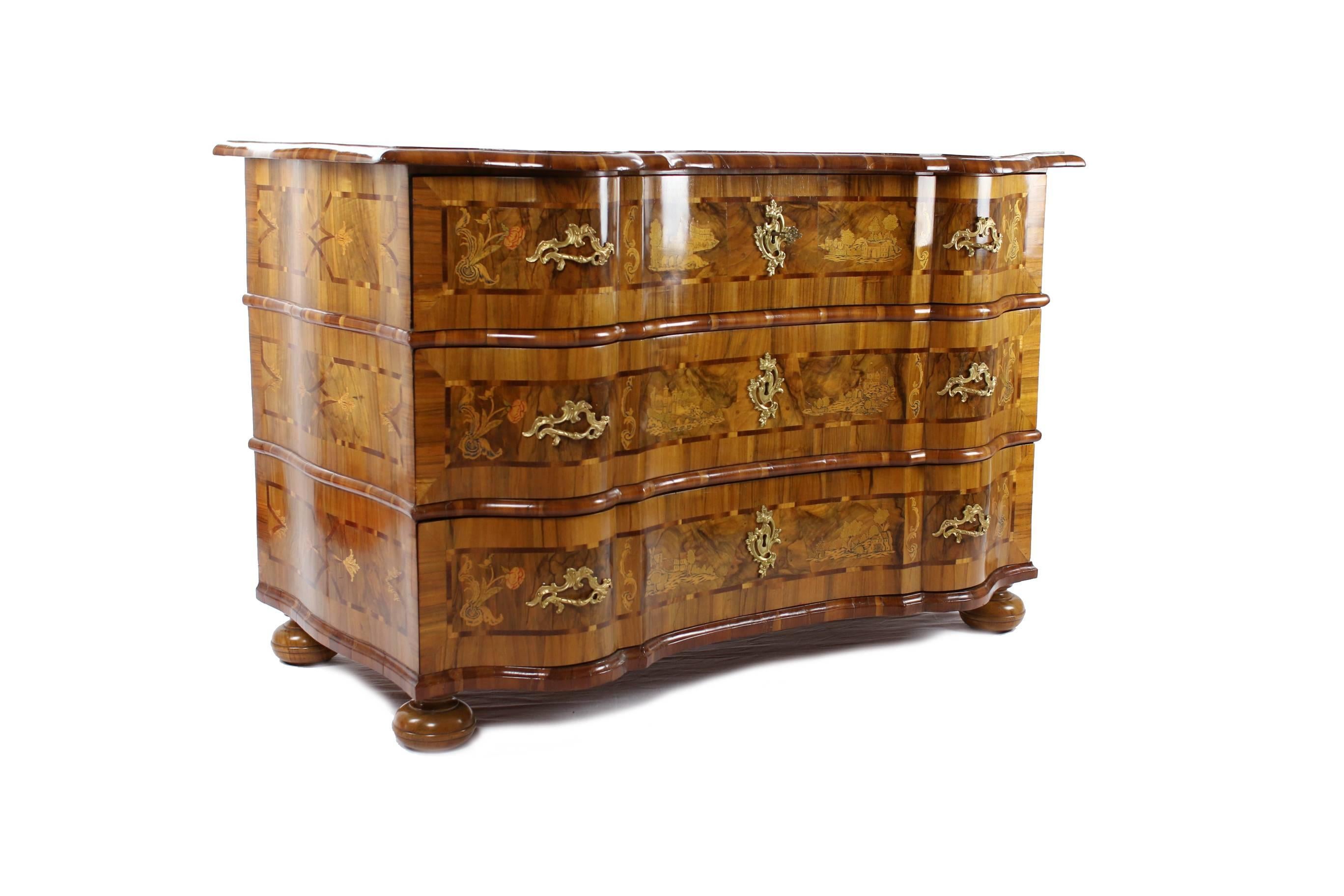 Baroque Chest of Drawers, Erfurt, circa 1750, Nut and Root Wood, Inlaid Works In Excellent Condition In Muenster, NRW