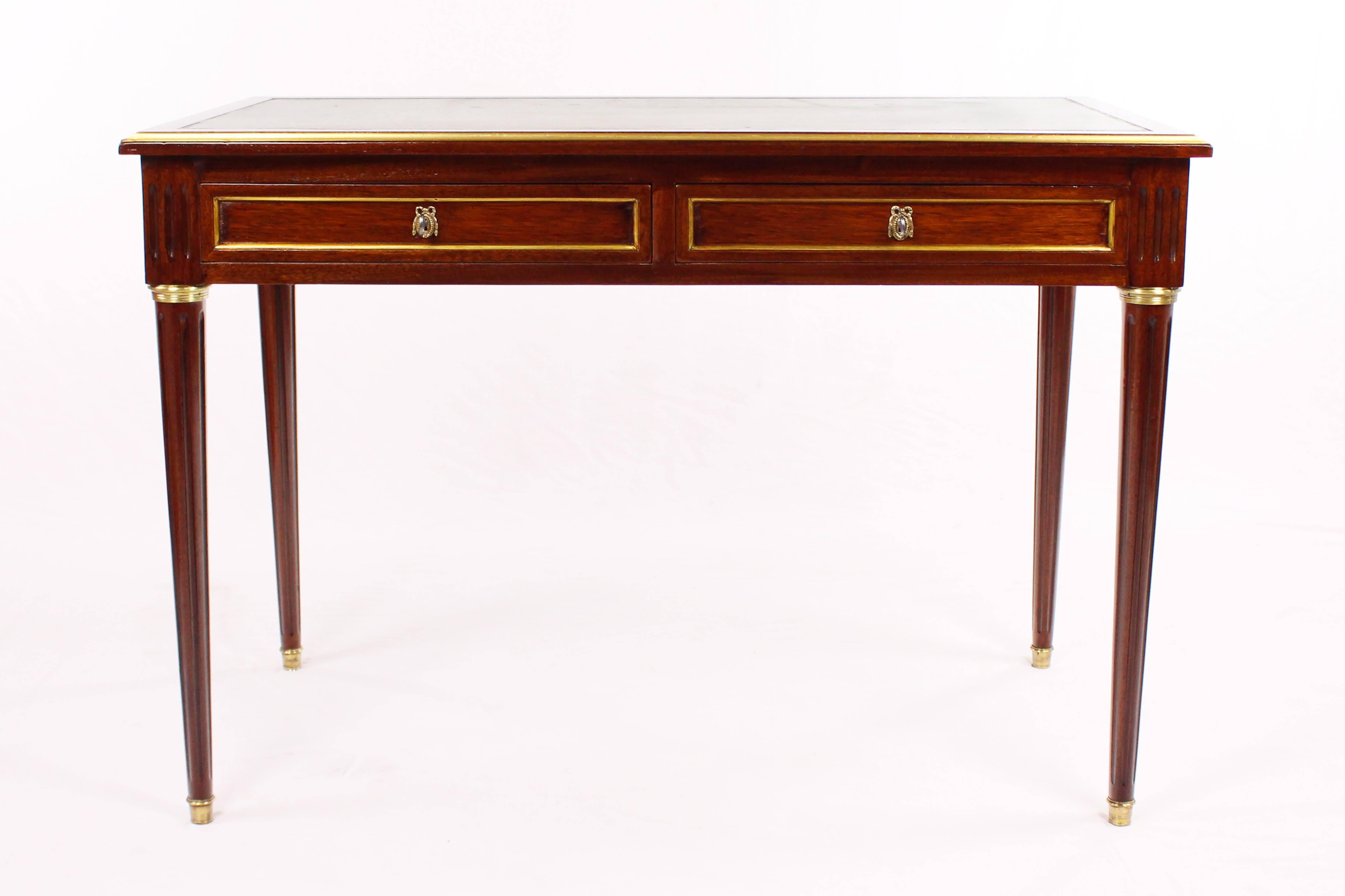 French 19th Century Desk, Mahogany Veneer, Leather Writing Surface In Excellent Condition In Muenster, NRW