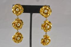 Pretty Floral Rose Bud & Pearl Antique Hollywood Regency Gilt Earrings