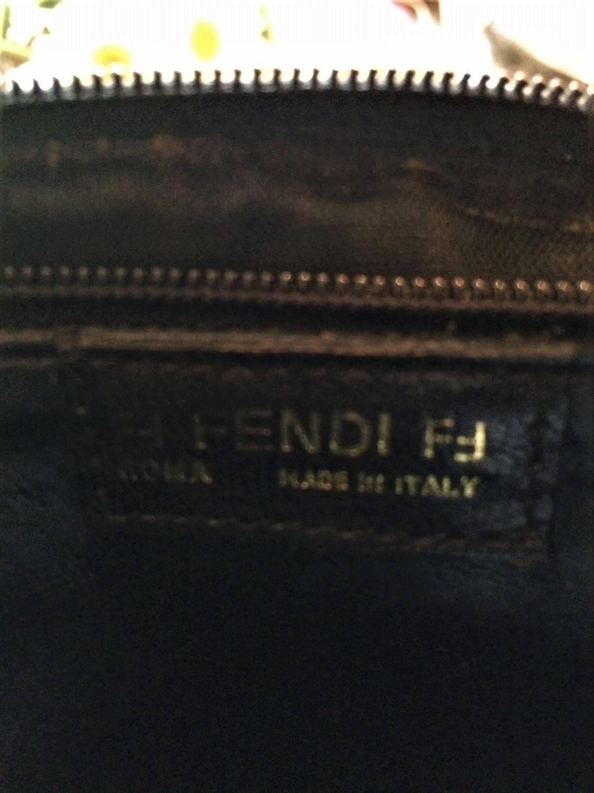 Vintage Fendi Black Leather Shoulder Bag In Good Condition For Sale In Westport, CT