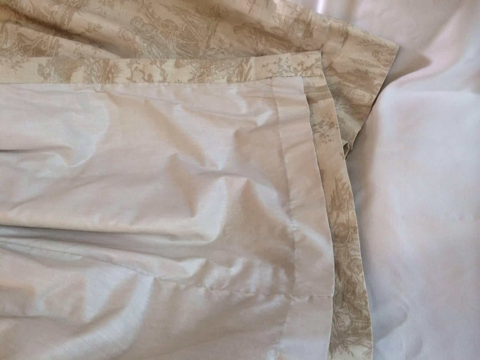 In the Style of Jean-Baptiste Huet-Off White and Taupe French Toile De Jouy Drap In Excellent Condition In Westport, CT