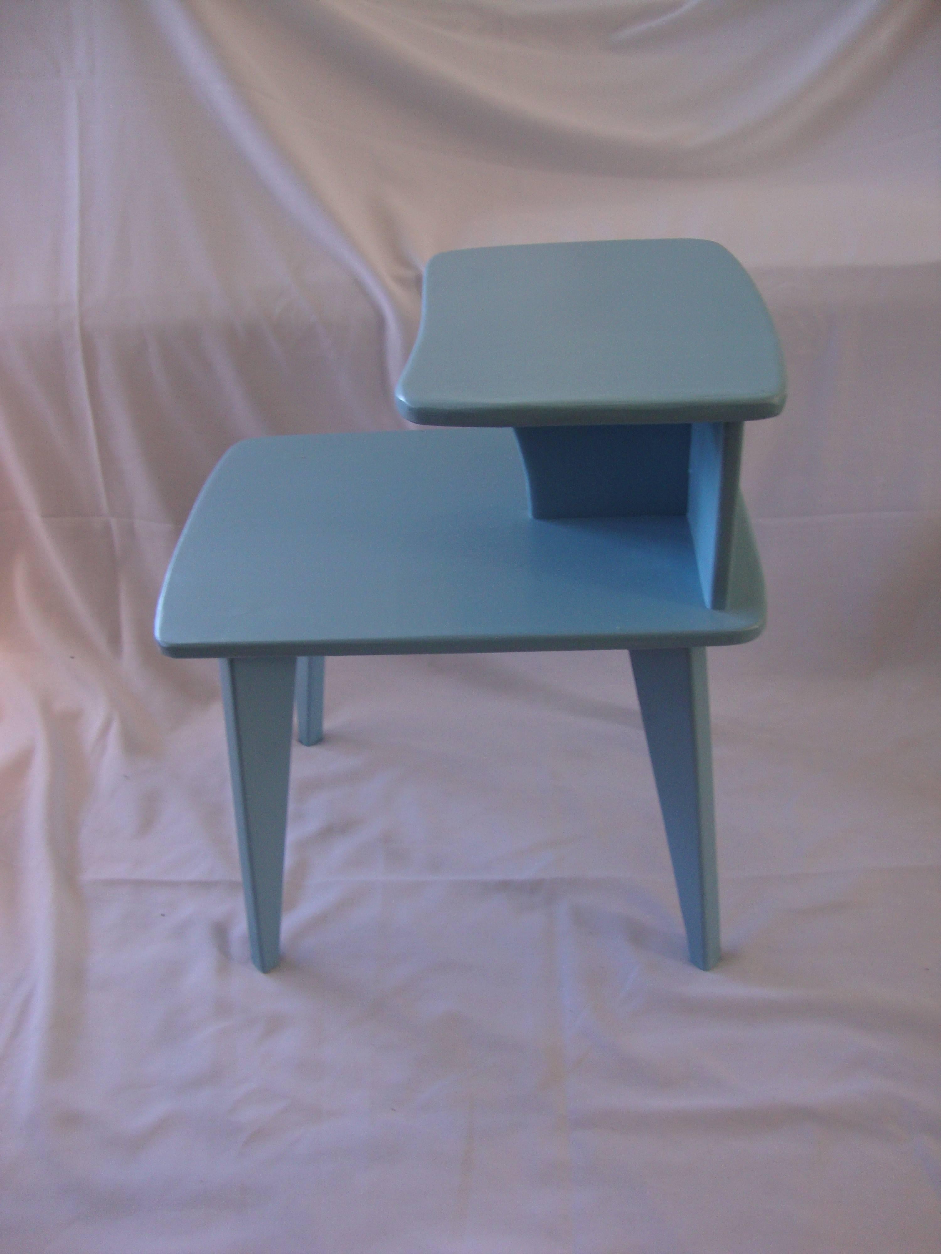 Retro duck blue side or end tables Mid-Century Modern design custom-made. In the style of Heywood Wakefield a pair of painted duck egg blue end tables. Made of pine handcrafted by the skilful shopper antiques. Petite size. 

We can custom make