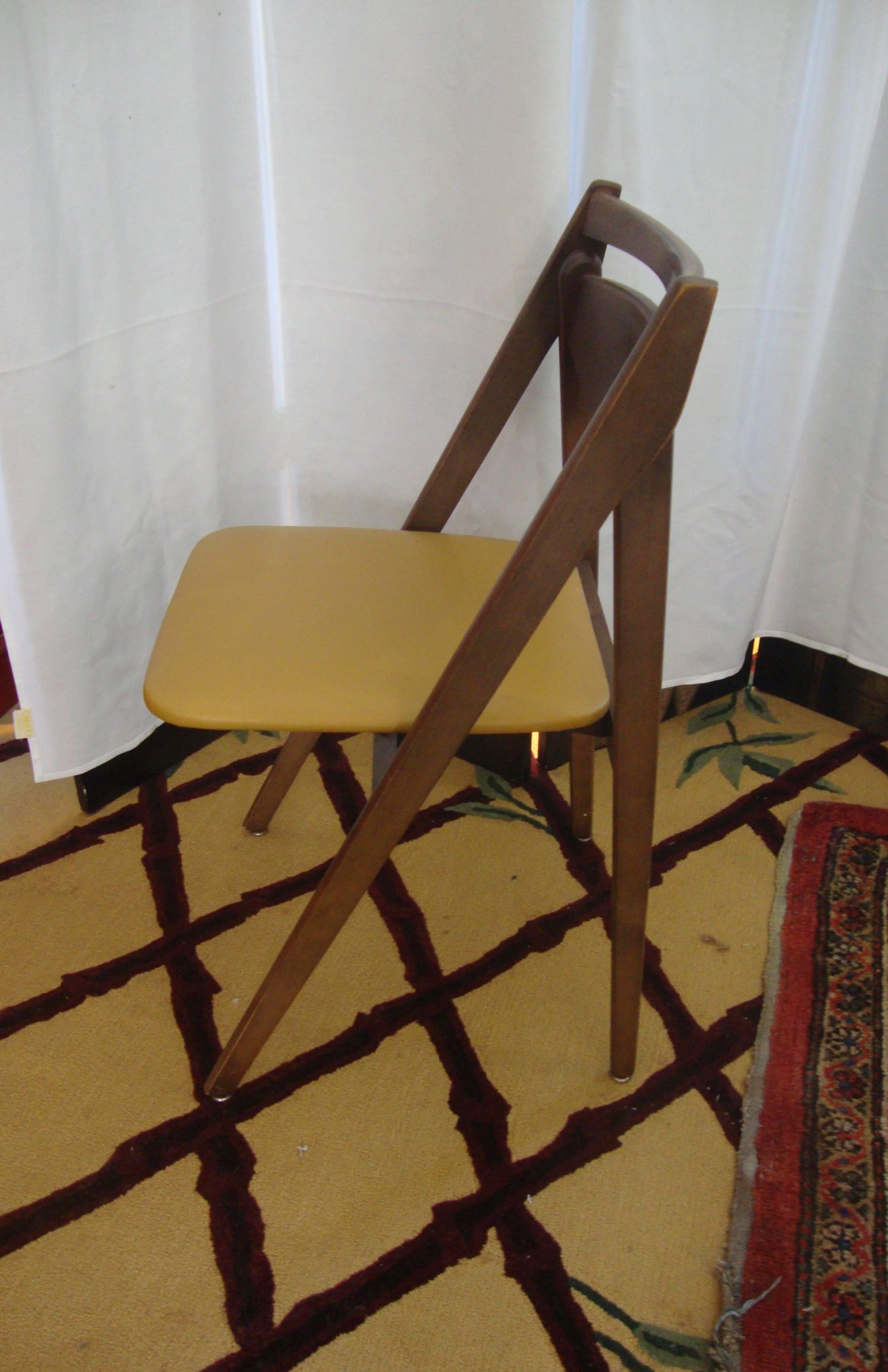 stakmore folding chairs history