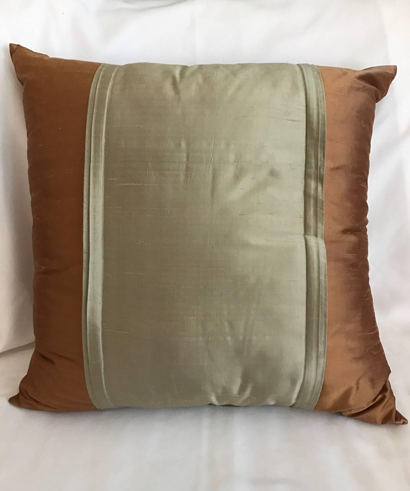 SALE Three Lee Jofa Silk Pillows Sandstone Brown, Graphite and Indian River Taup In Good Condition For Sale In Westport, CT