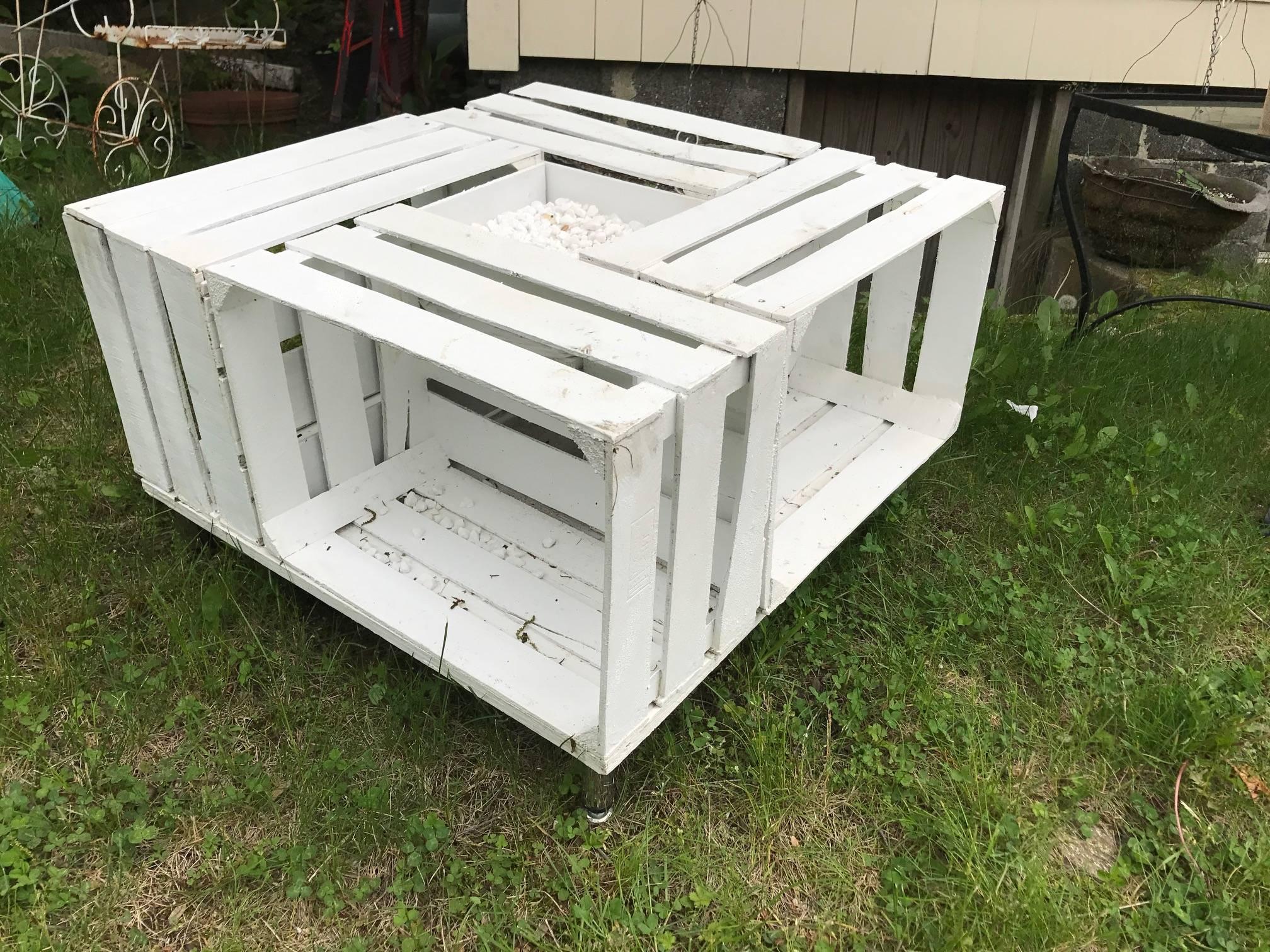 Handmade Outdoor Pallet Wood Painted White with Gravel Center Table In Good Condition In Westport, CT