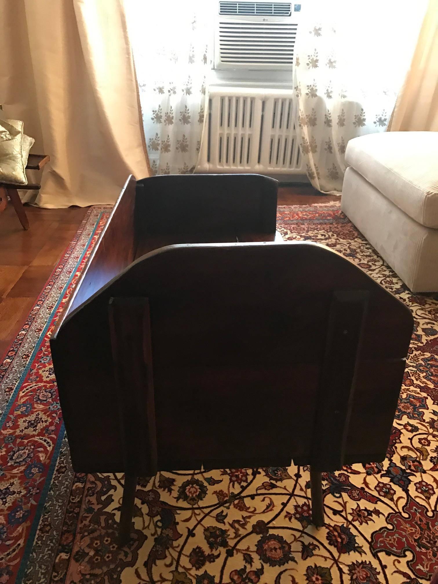 Really Cool Mahogany Vintage Cradle Made into a Cool Coffee or Center Table In Good Condition In Westport, CT
