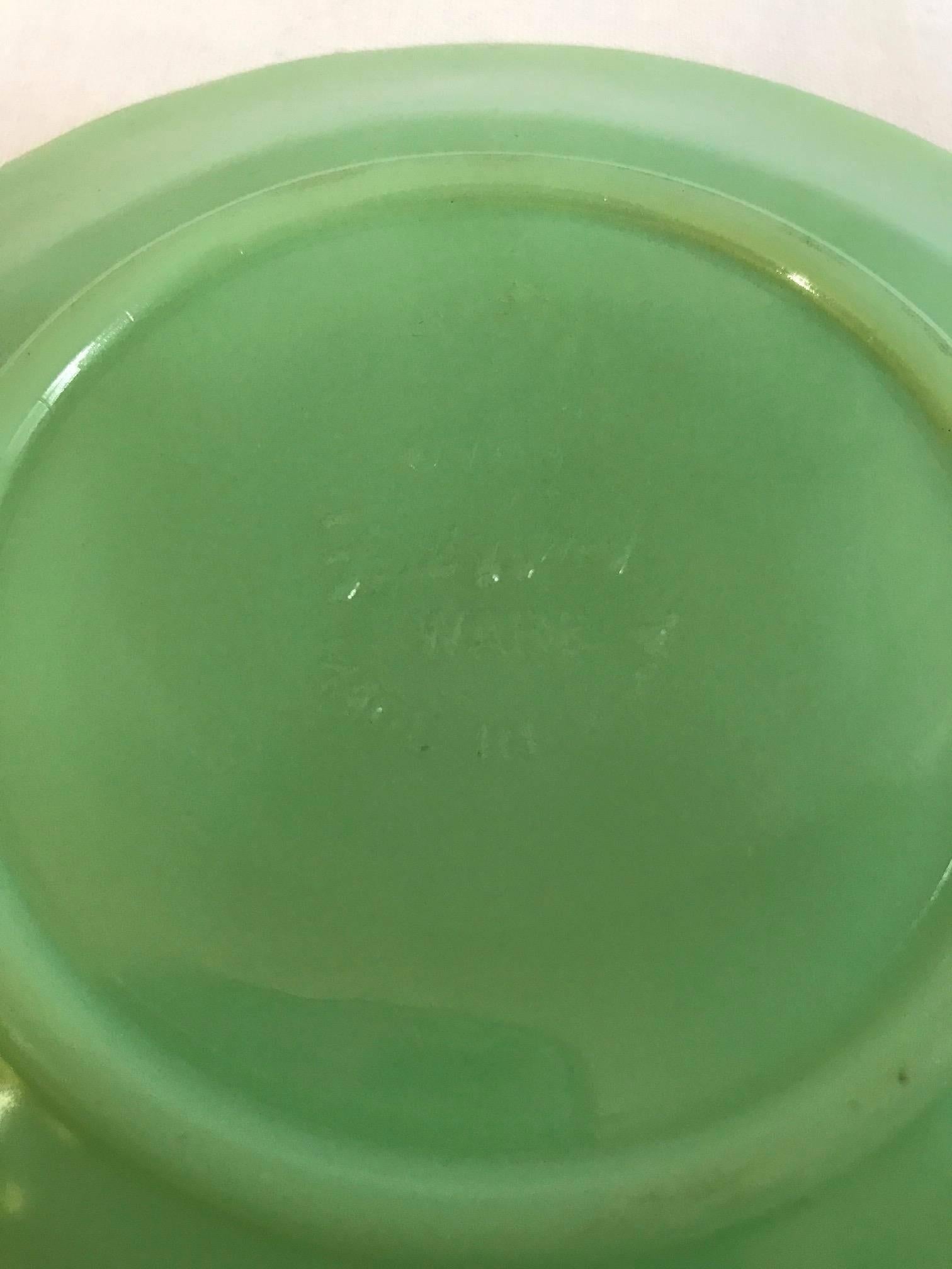 American Terrific Set of Jadeite - Fire King Anchor Hocking 12 Cup 14 Saucer Set Magnific