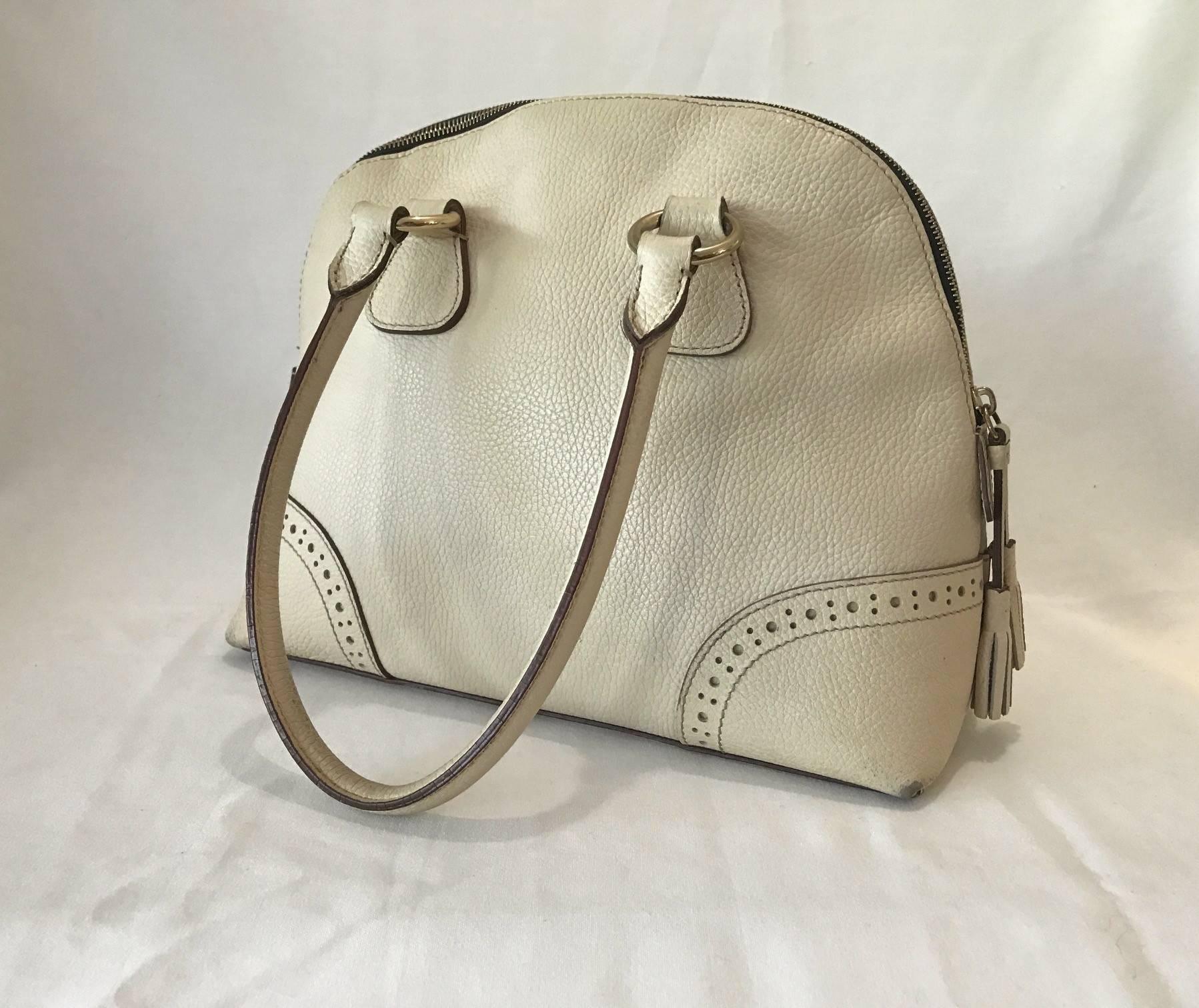 Authentic Creme Colored Dooney Bourke Leather Hand Bag, Clean, Rarely Used In Excellent Condition For Sale In Westport, CT