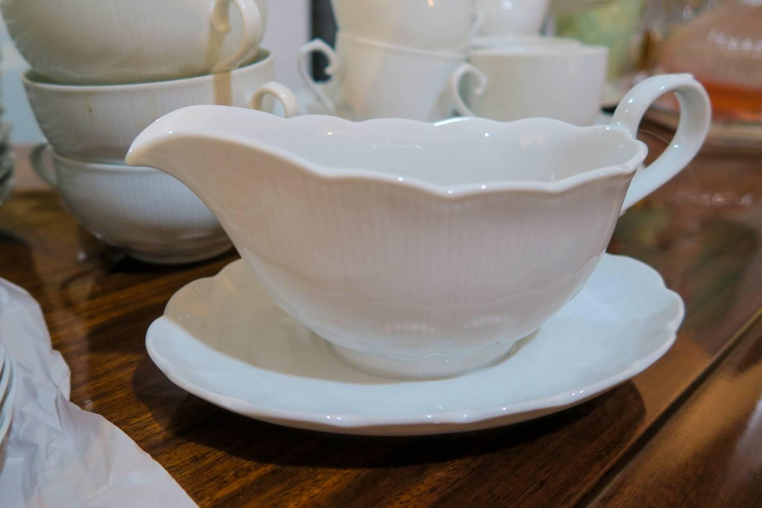 ON SALE NOW!  Set of 96 Pieces Romantica Kairom White Ribbed Scalloped Dishware In Excellent Condition In Westport, CT