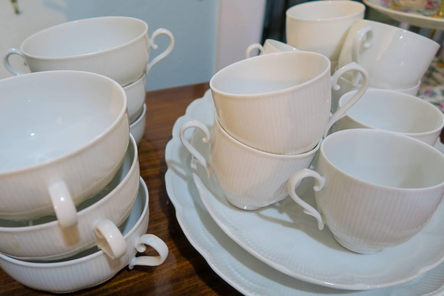 German ON SALE NOW!  Set of 96 Pieces Romantica Kairom White Ribbed Scalloped Dishware