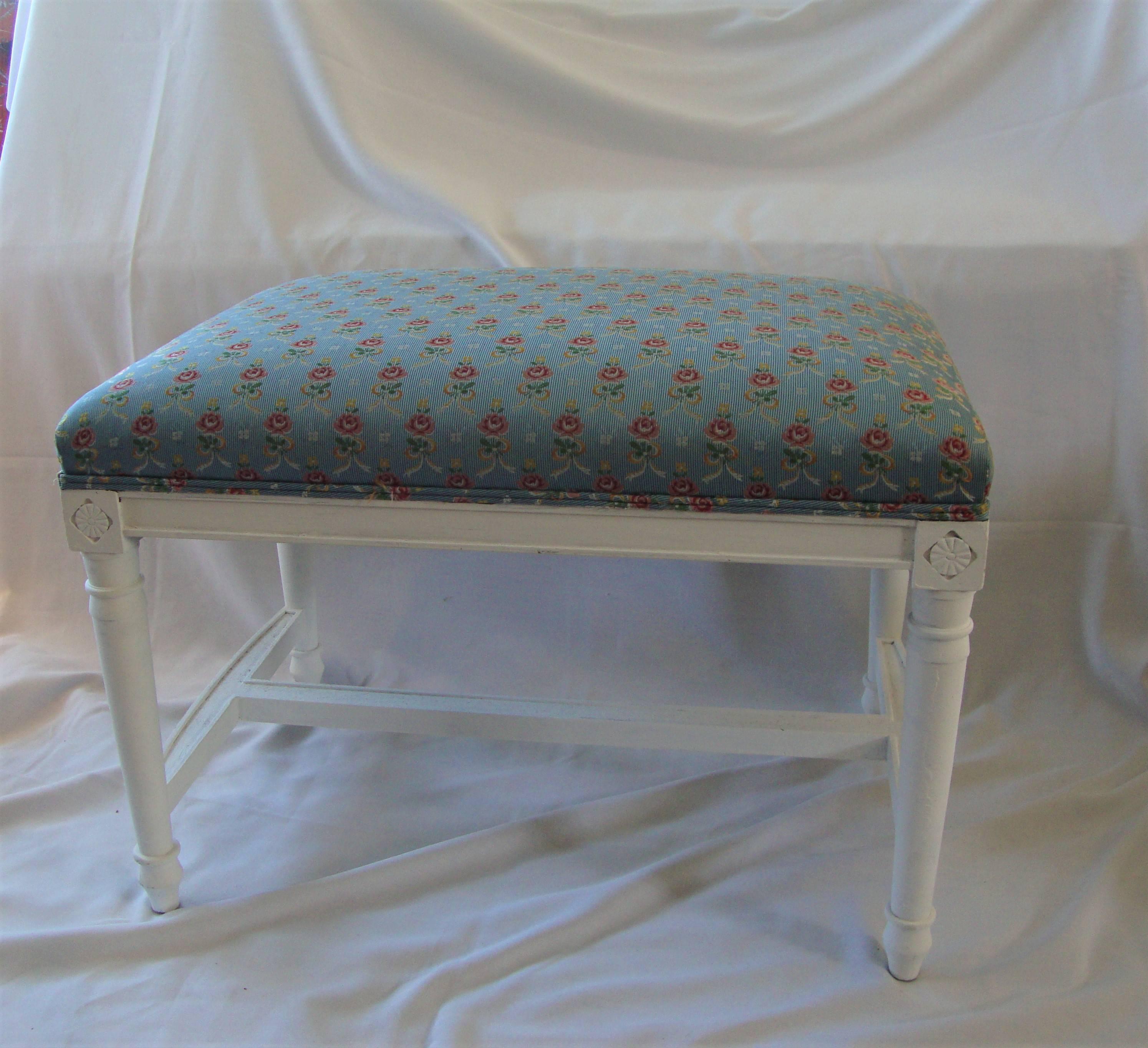 Fantastic Painted Louis XVI Style Bench Shabby Chic Upholstery In Excellent Condition In Westport, CT