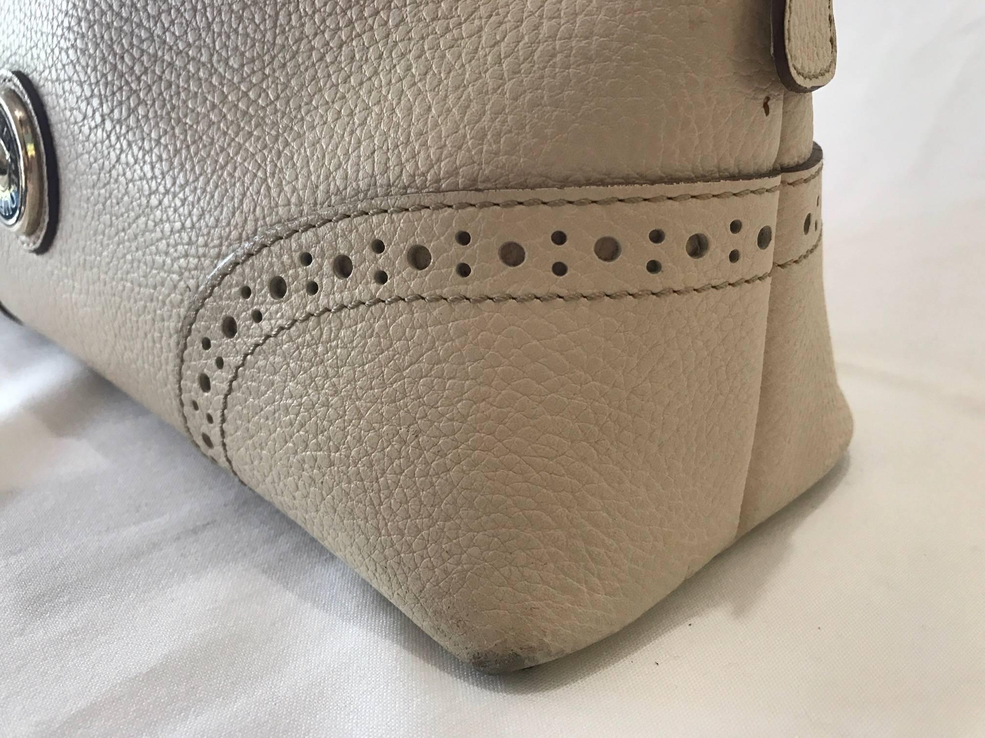 Authentic Creme Colored Dooney Bourke Leather Hand Bag, Clean, Rarely Used For Sale 2