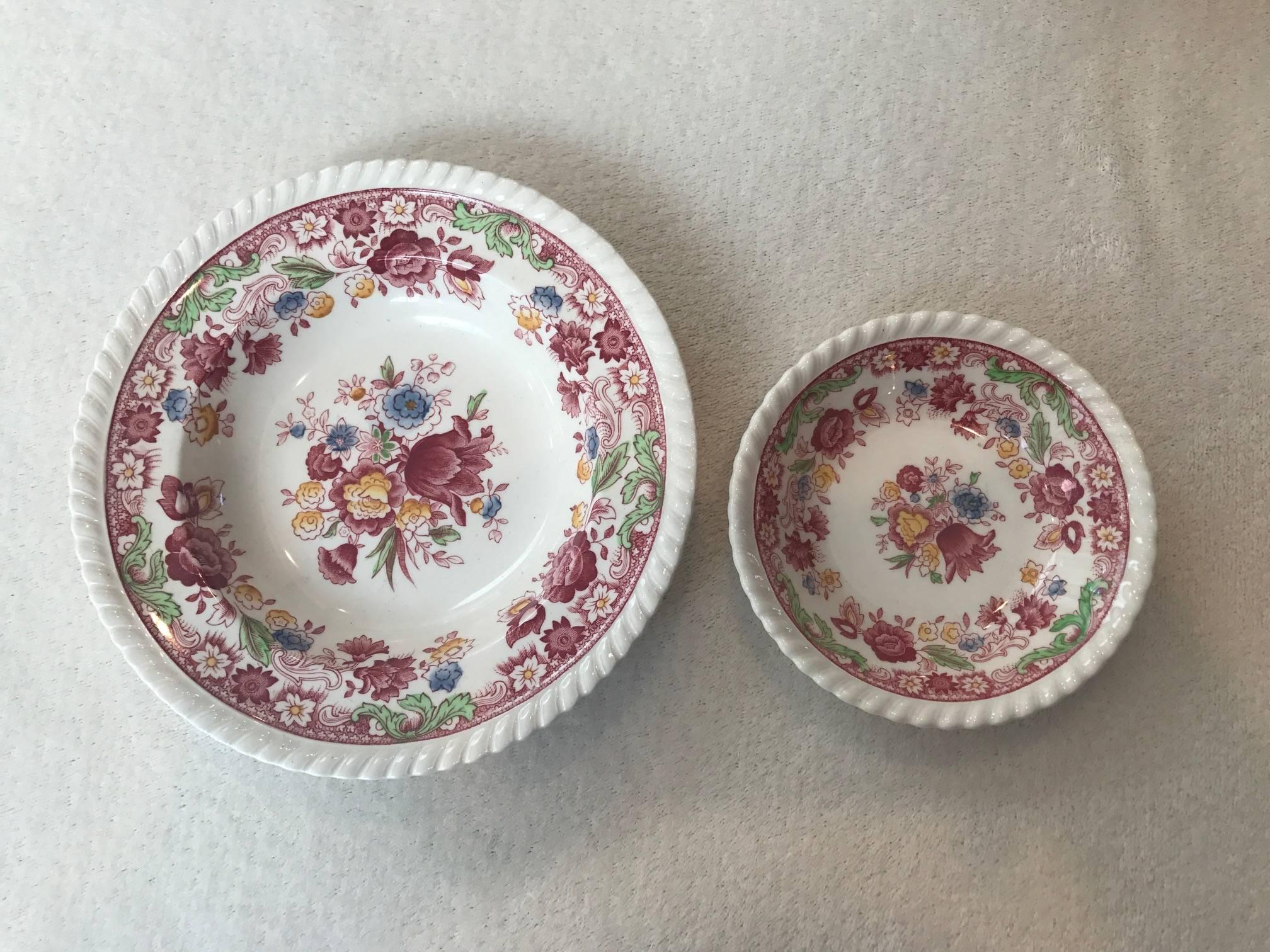 20th Century Holiday! Serving for 12 Winchester Johnson Bros Made in England China Set For Sale
