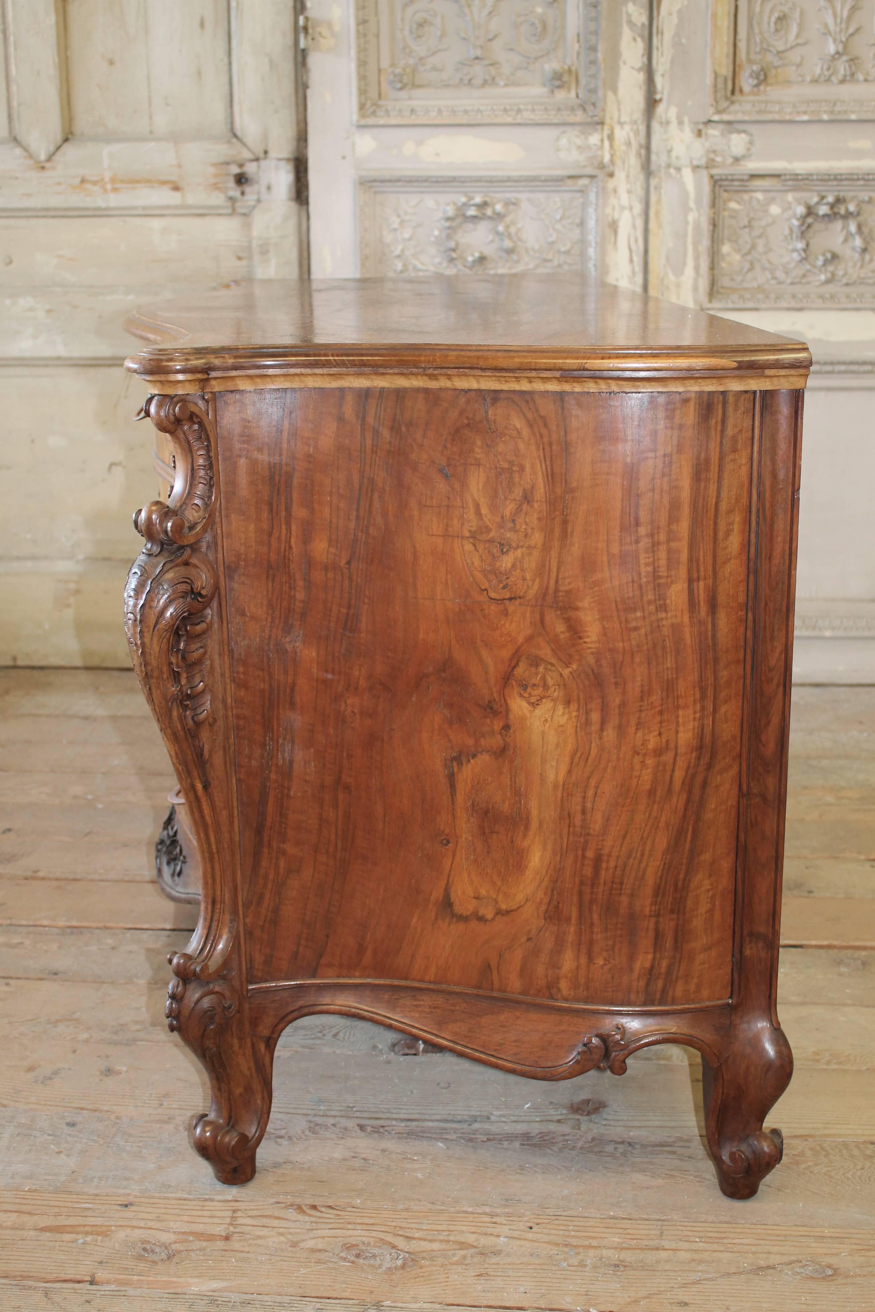 19th Century Chest of Drawers in BookMatch Crotch English Walnut 1