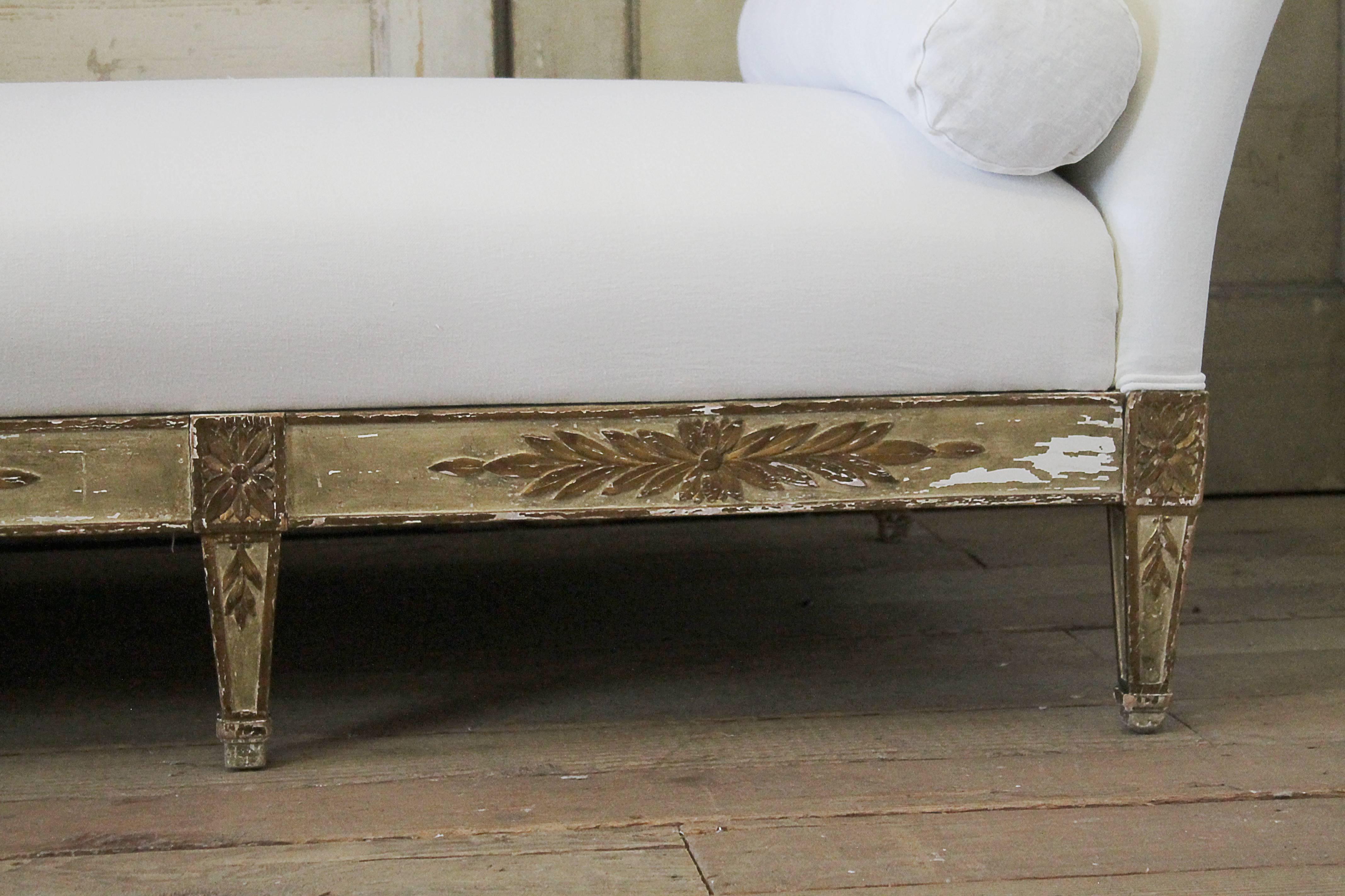 Early 20th Century Italian Style White Linen Upholstered Daybed 3