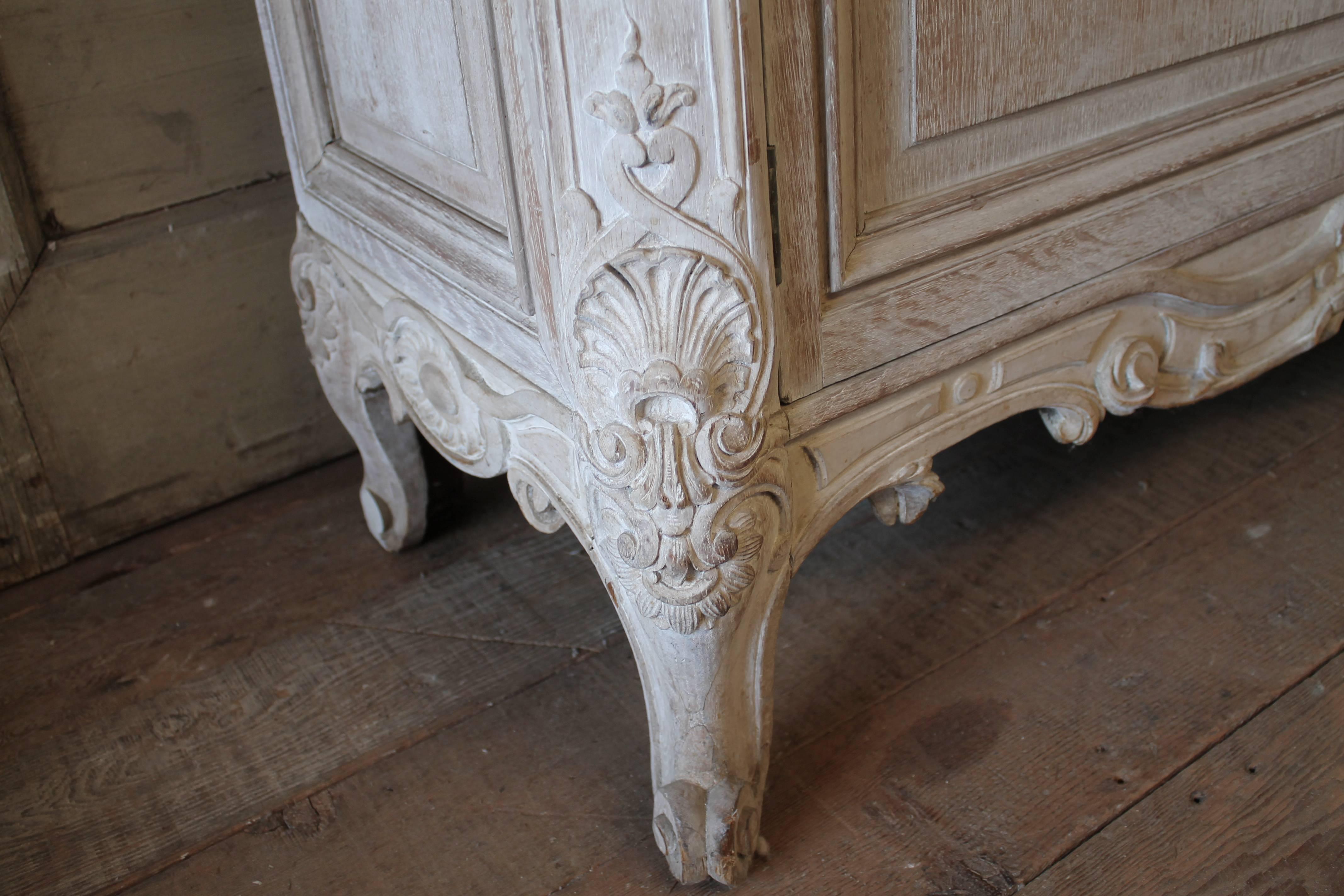 Oak Early 20th Century Carved Pickled French Bibliotheque