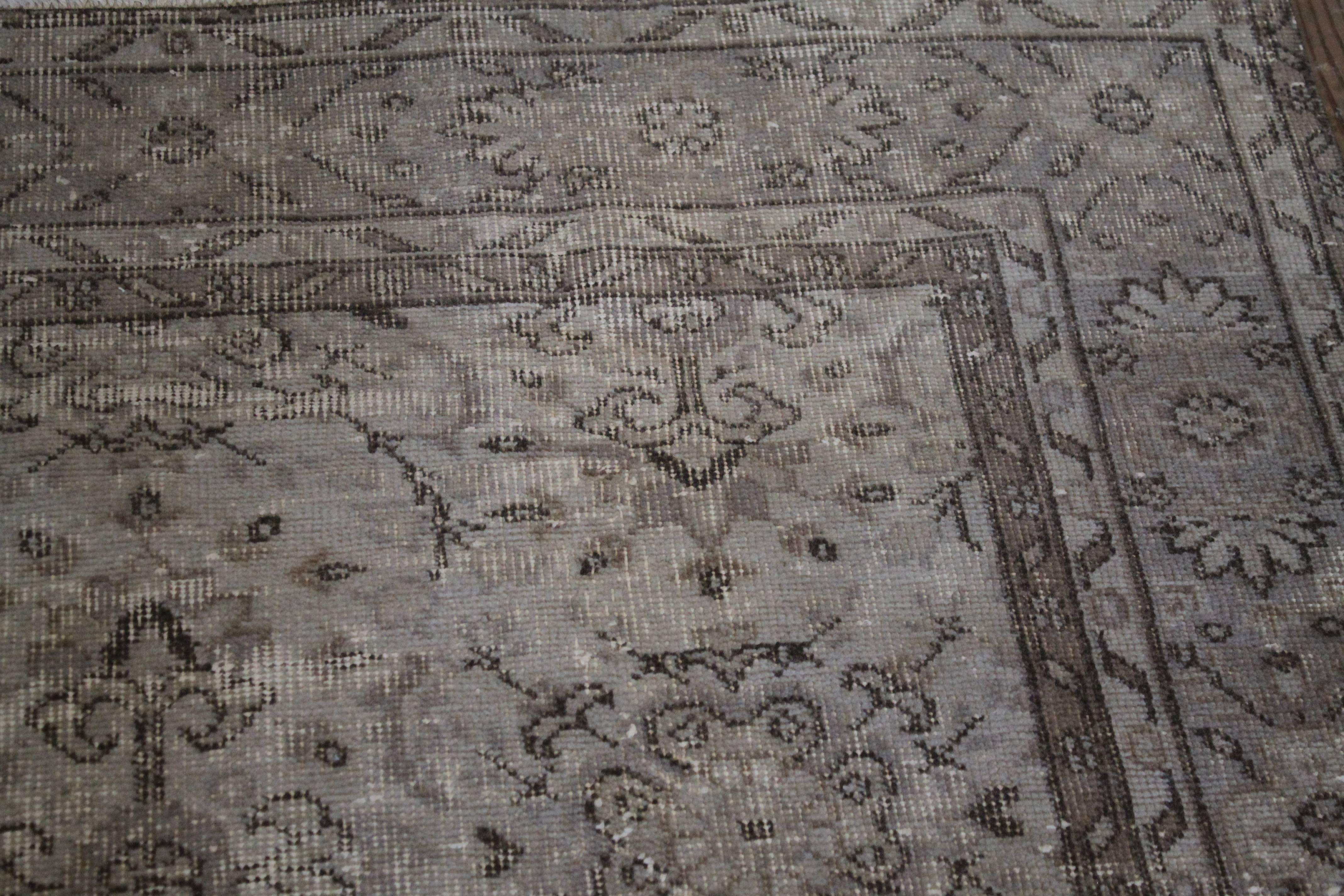 Handgeknüpfter türkischer Teppich, Vintage im Zustand „Gut“ im Angebot in Brea, CA