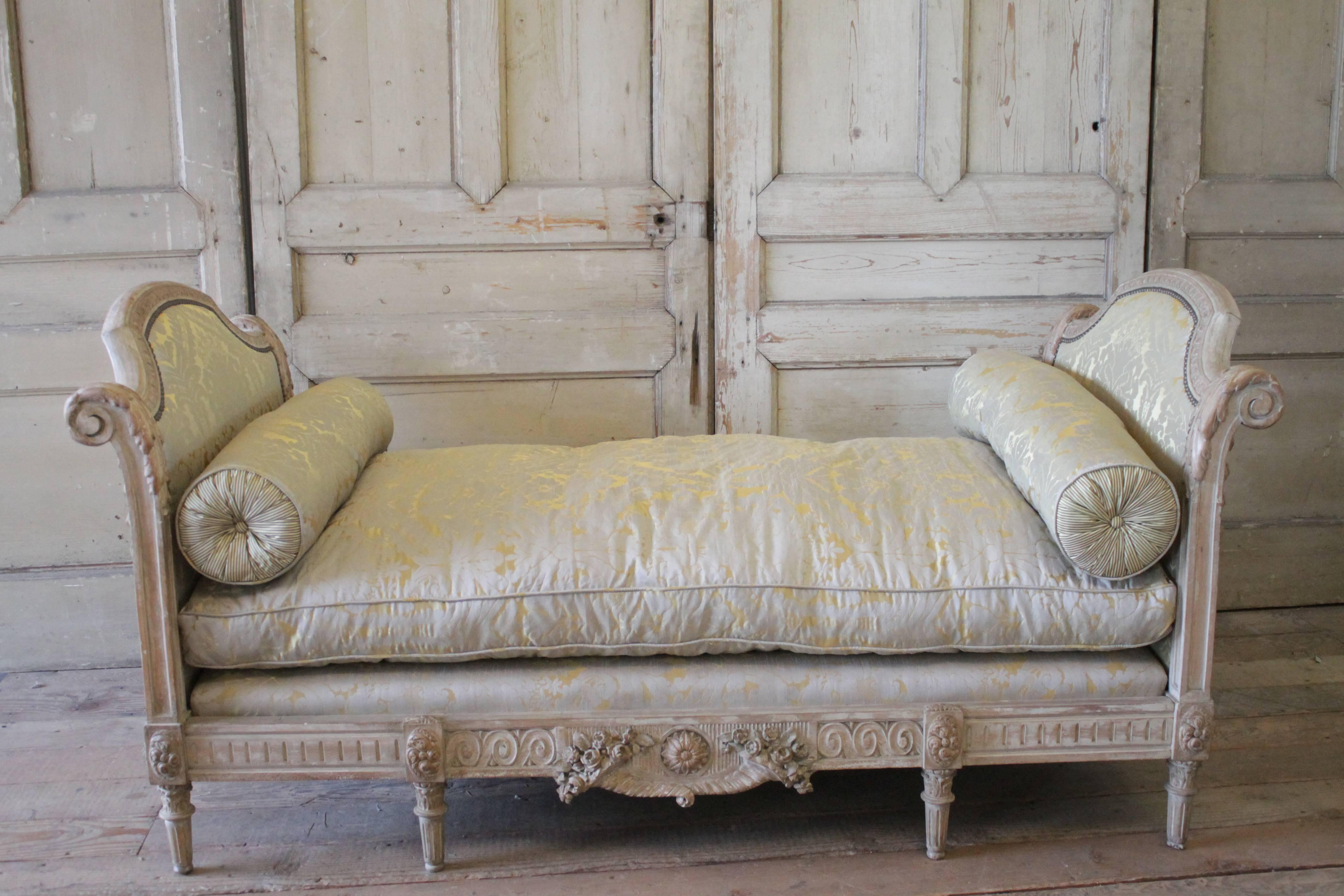 Late 19th Century French Carved Pickled Louis XVI Style Upholstered Daybed In Good Condition In Brea, CA