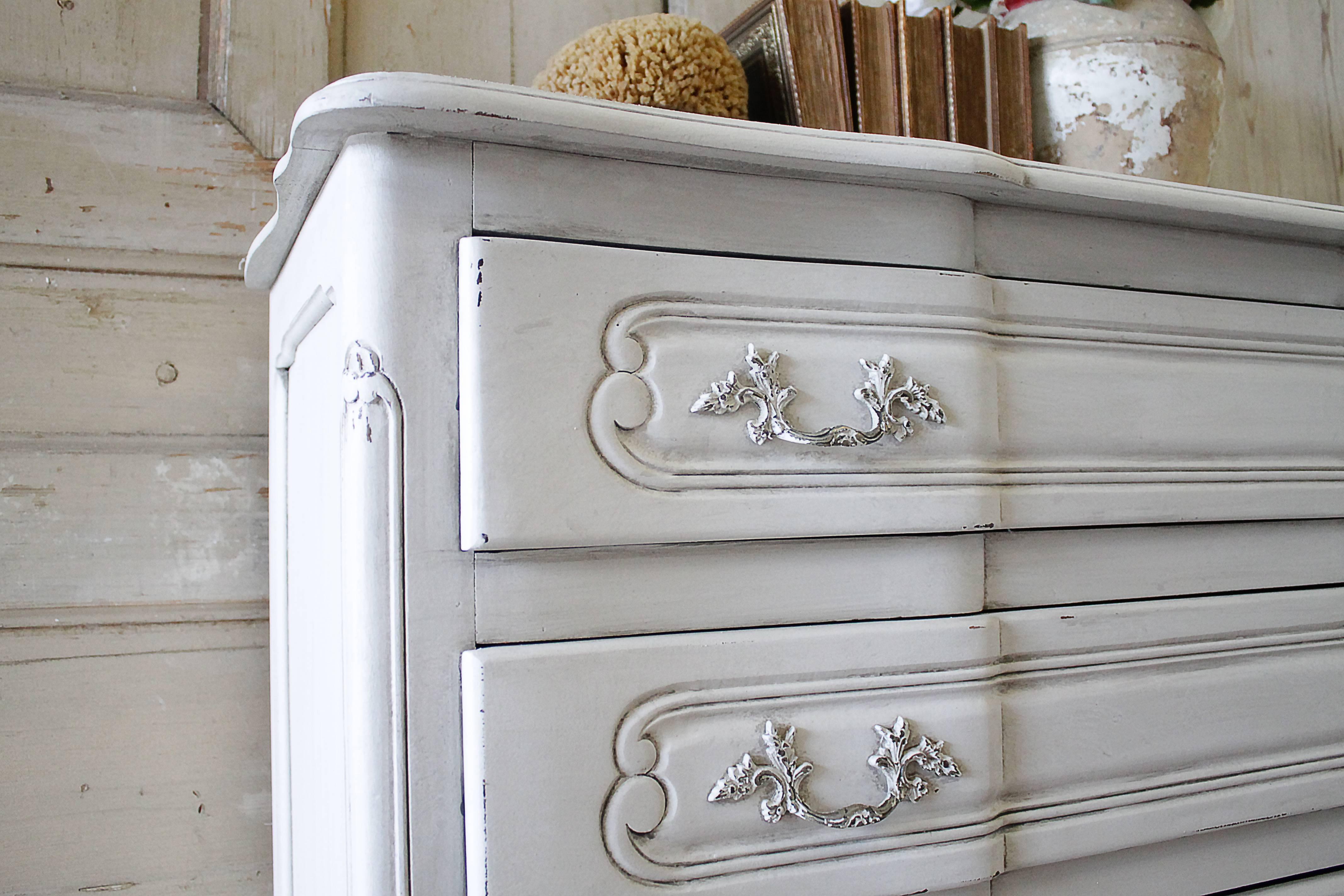 20th Century Country French Style Painted Three-Drawer Commode In Good Condition In Brea, CA