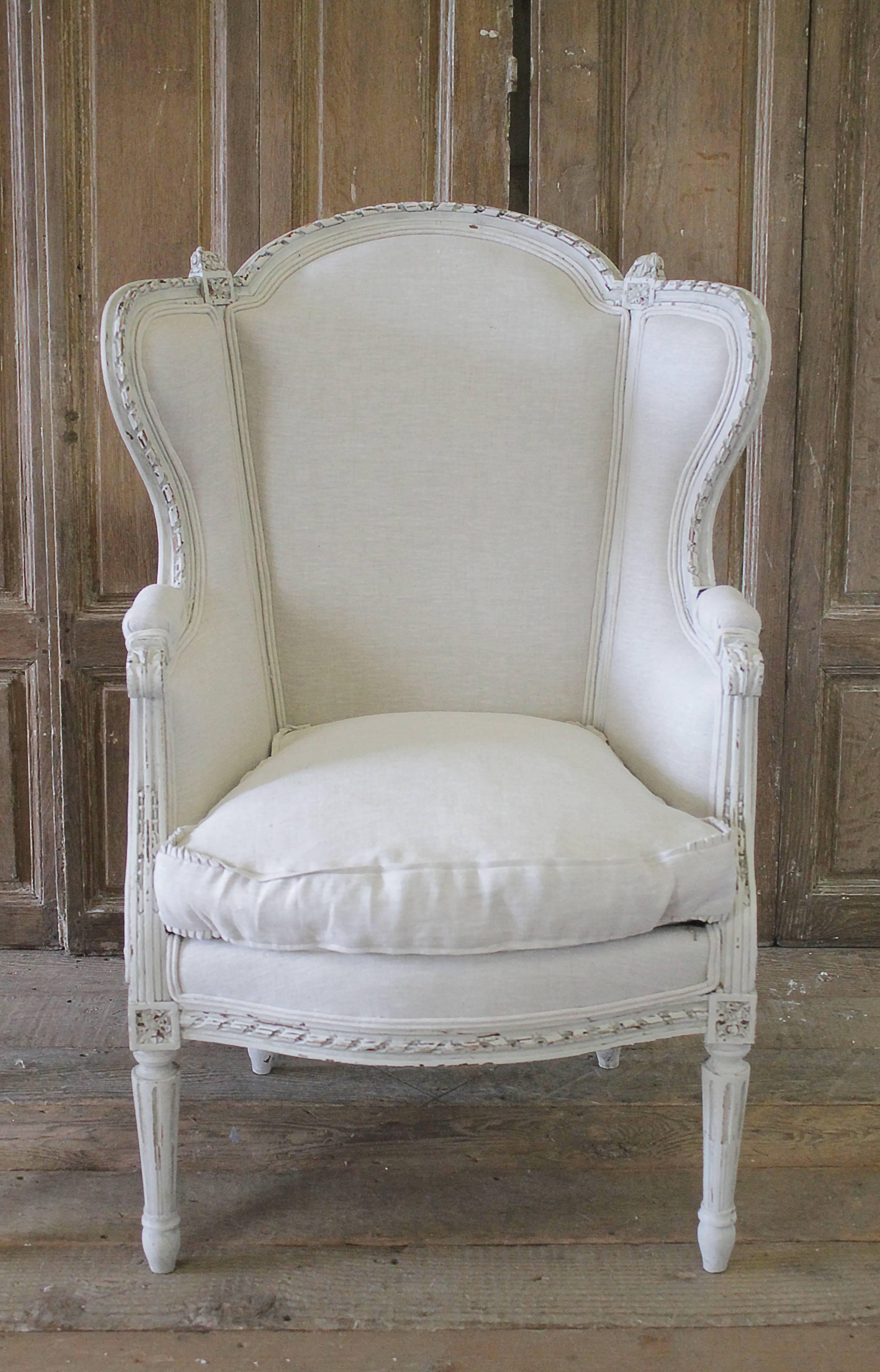 Carved 19th Century Louis XVI Style Three-Piece Chaise Brisse in Belgian Linen