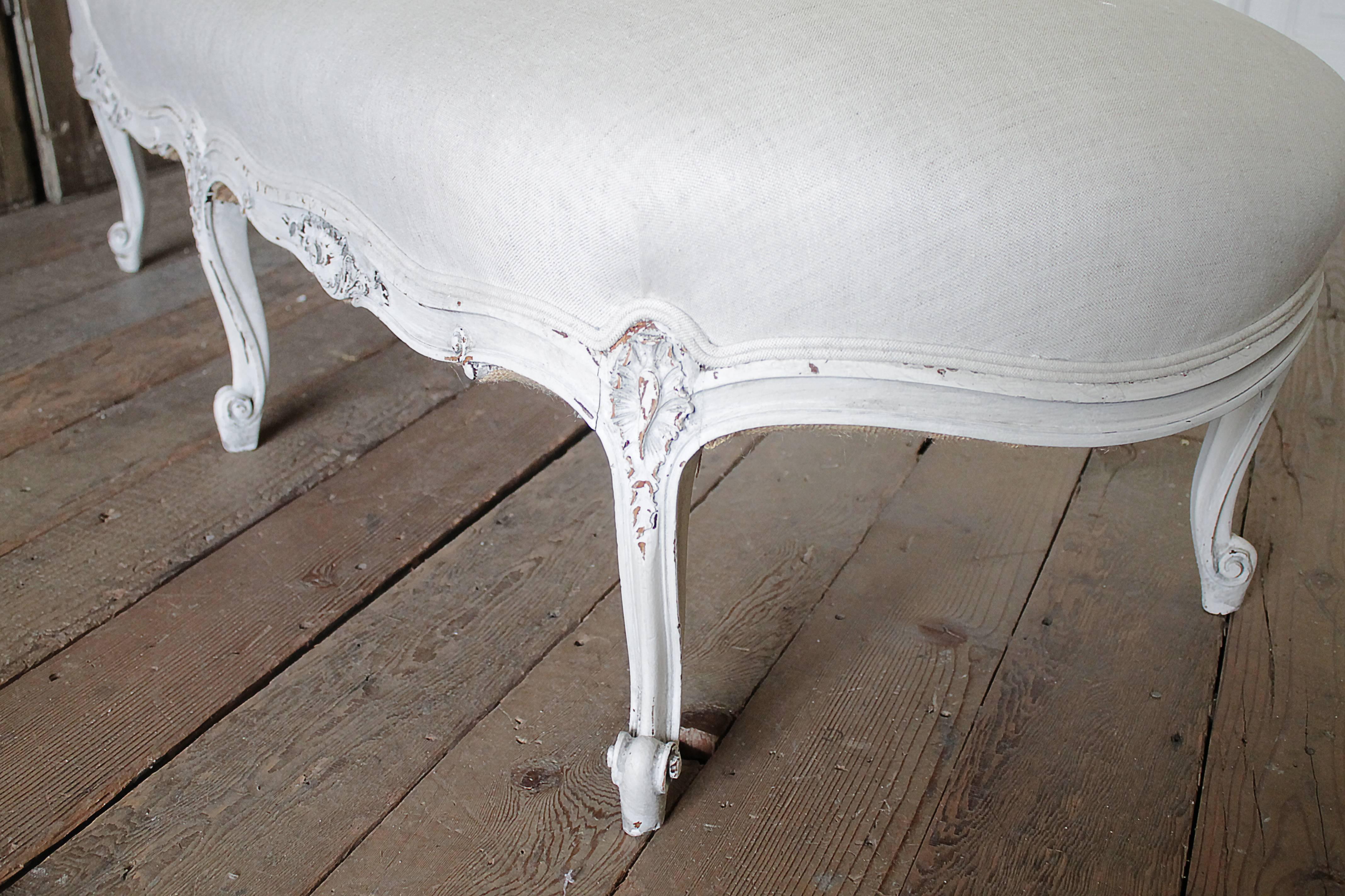 French 19th Century Carved and Painted Walnut Chaise Longue in Belgian Linen